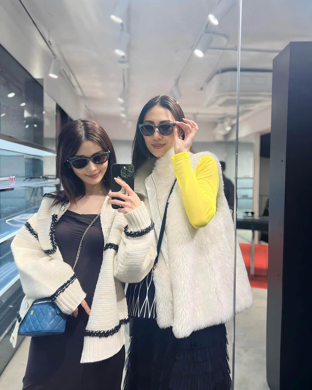 一木美里のインスタグラム：「一緒にいると明るく前向きな気持ちにさせてくれる @noharu1021 ♥️♥️  #seoul#gentlemonster#韓国旅行#韓国料理」