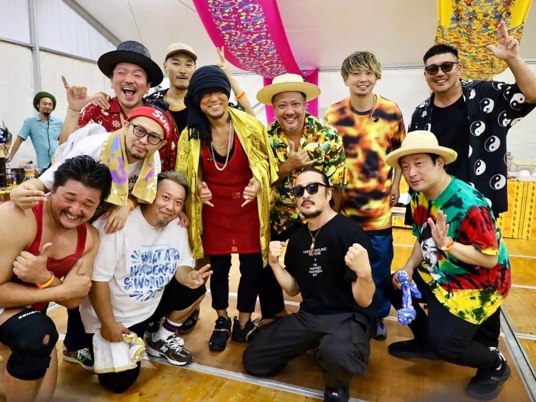 RED RICEさんのインスタグラム写真 - (RED RICEInstagram)「モンパチフェスの初日に参加してきました😎🔥 モンパチと沖縄の人達の温かさに触れ最高のライブになっな〜👍 トリのかりゆし58も最高‼️ また戻って来たいな〜🍻 #湘南乃風 #モンゴル800  #かりゆし58  #www」11月3日 22時13分 - redrice134