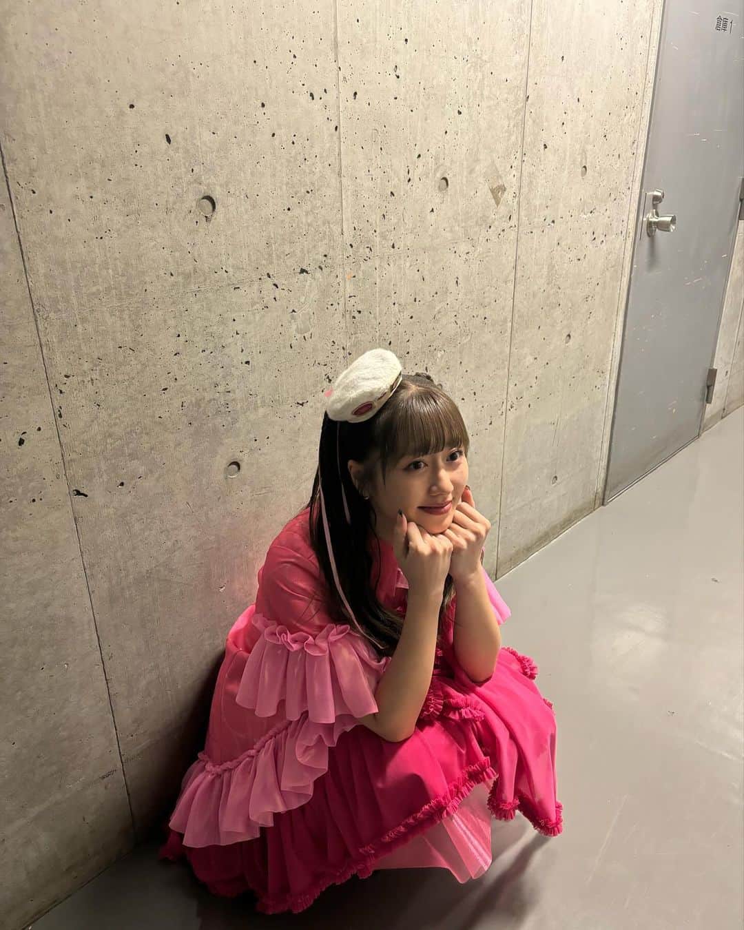 佐々木彩夏のインスタグラム：「🩷  どの衣装がお気に入りー？  #momoclo #あーりんぐらむ」