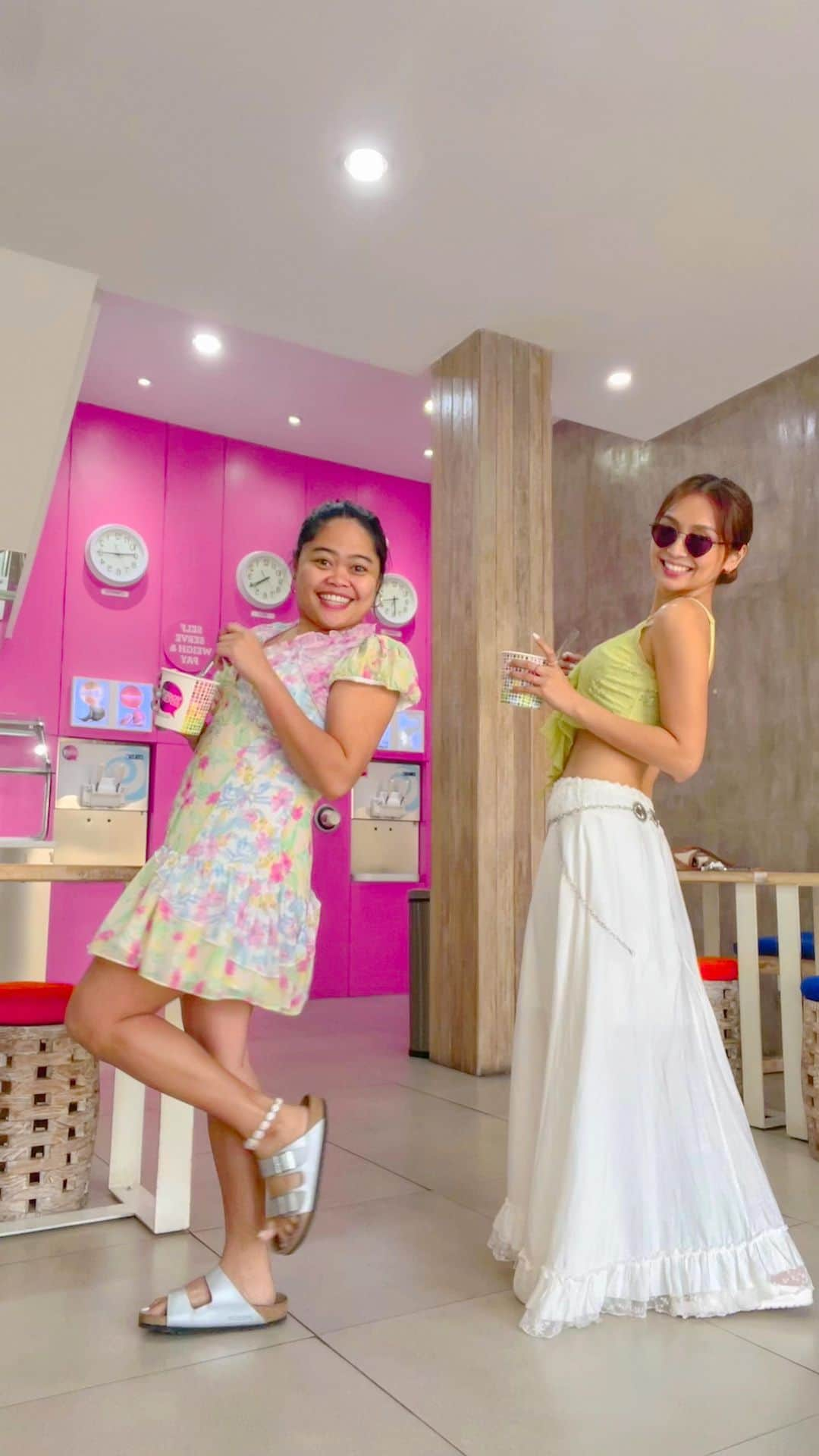 Kathryn Bernardoのインスタグラム：「Your very good girls @mrandmrsfrancisco 🍦」