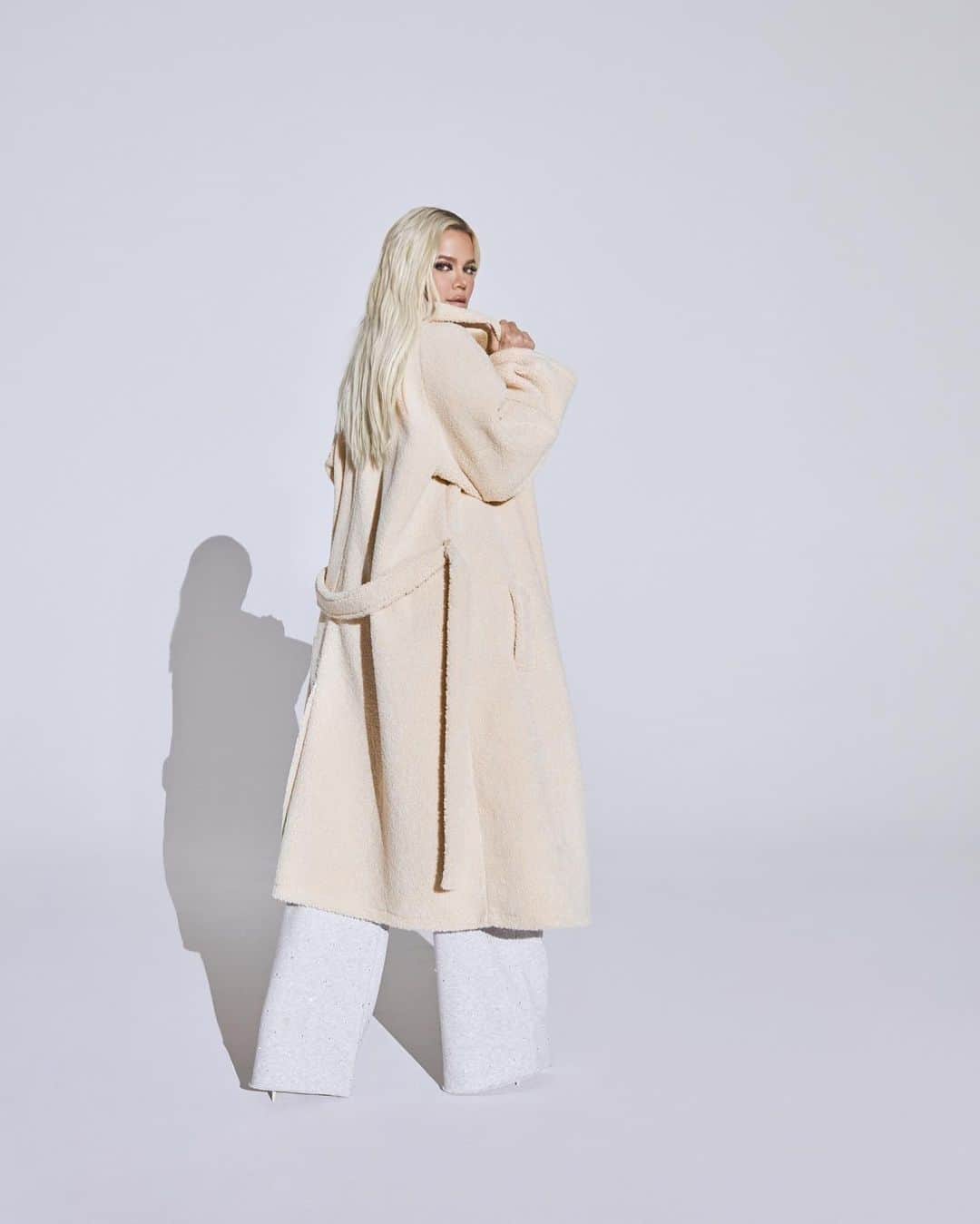 のインスタグラム：「New Outerwear 🤍」