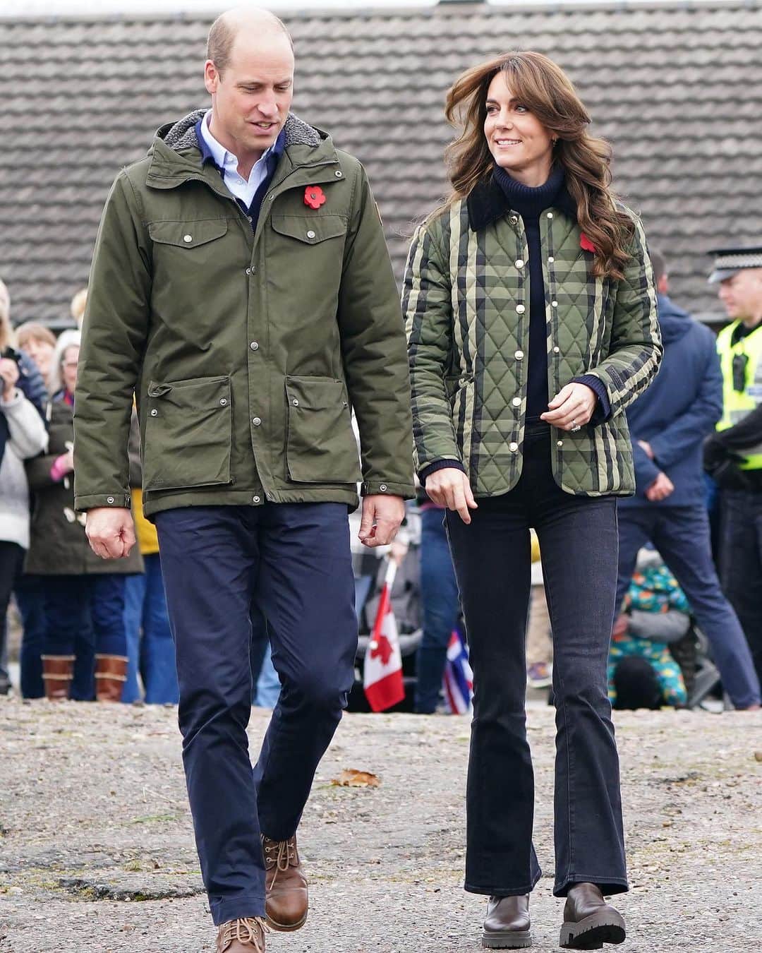 ELLE UKのインスタグラム：「The Princess of Wales was a lesson in contemporary winter dressing in what is one of ELLE's favourite #KateMiddleton looks of late. She wore a green check @burberry jacket with @motherdenim jeans and chunky boots from @bashparis. Note the play with proportion and the nip of the jacket's waist emulating the flare of the cropped jean.   See all of #KateMiddleton's most stylish outfits at the link in our bio.」