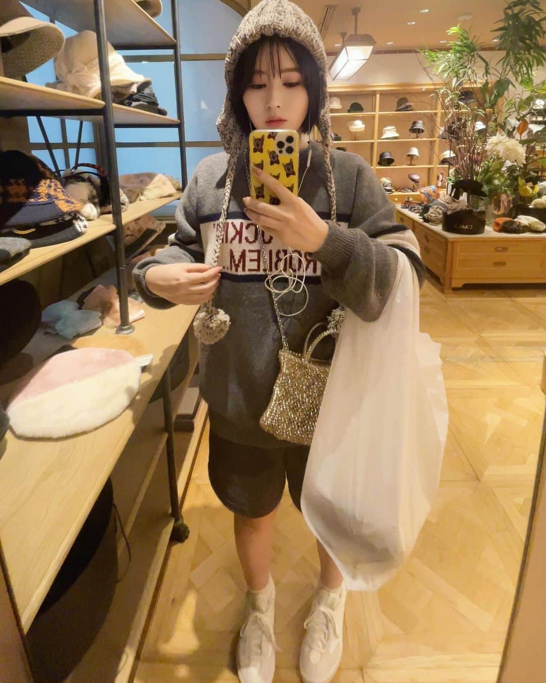 りえっくすのインスタグラム：「もちろん購入した🧶」