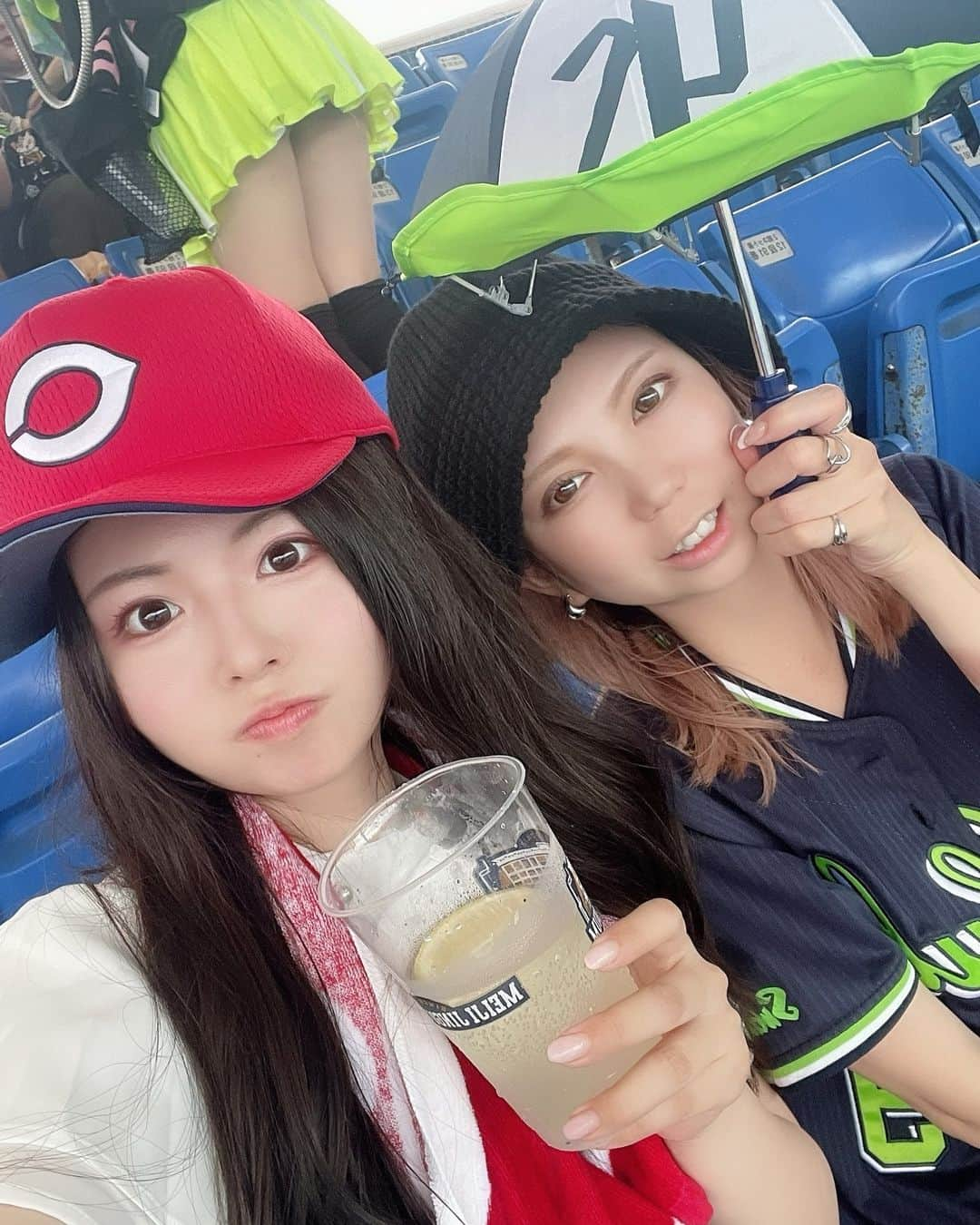 みかほのインスタグラム：「夏の思い出載せ忘れ⚾️ 少しずつカープアイテム増えてぽくなった🤣🤣 応援したい気持ちは全力⚾️   #カープ女子  #つばめ女子   𖤣𖥧𖥣｡𖤣𖥧𖥣｡𓂃𓂃𓂃𓂃𓂃𓂃𓂃𖥣｡𖤥𖥧𖥣⋆*    気軽に𝙵𝚘𝚕𝚕𝚘𝚠 してね🤍  @mikahogram    いいね・コメント・保存   本当に嬉しいです🤍🕊 いつもありがとうございます⸜🌷︎⸝‍  𖤣𖥧𖥣｡𖤣𖥧𖥣｡𓂃𓂃𓂃𓂃𓂃𓂃𓂃𖥣｡𖤥𖥧𖥣⋆*  #野球観戦  #野球女子  #広島カープ  #カープ観戦  #カープグッズ  #神宮球場」