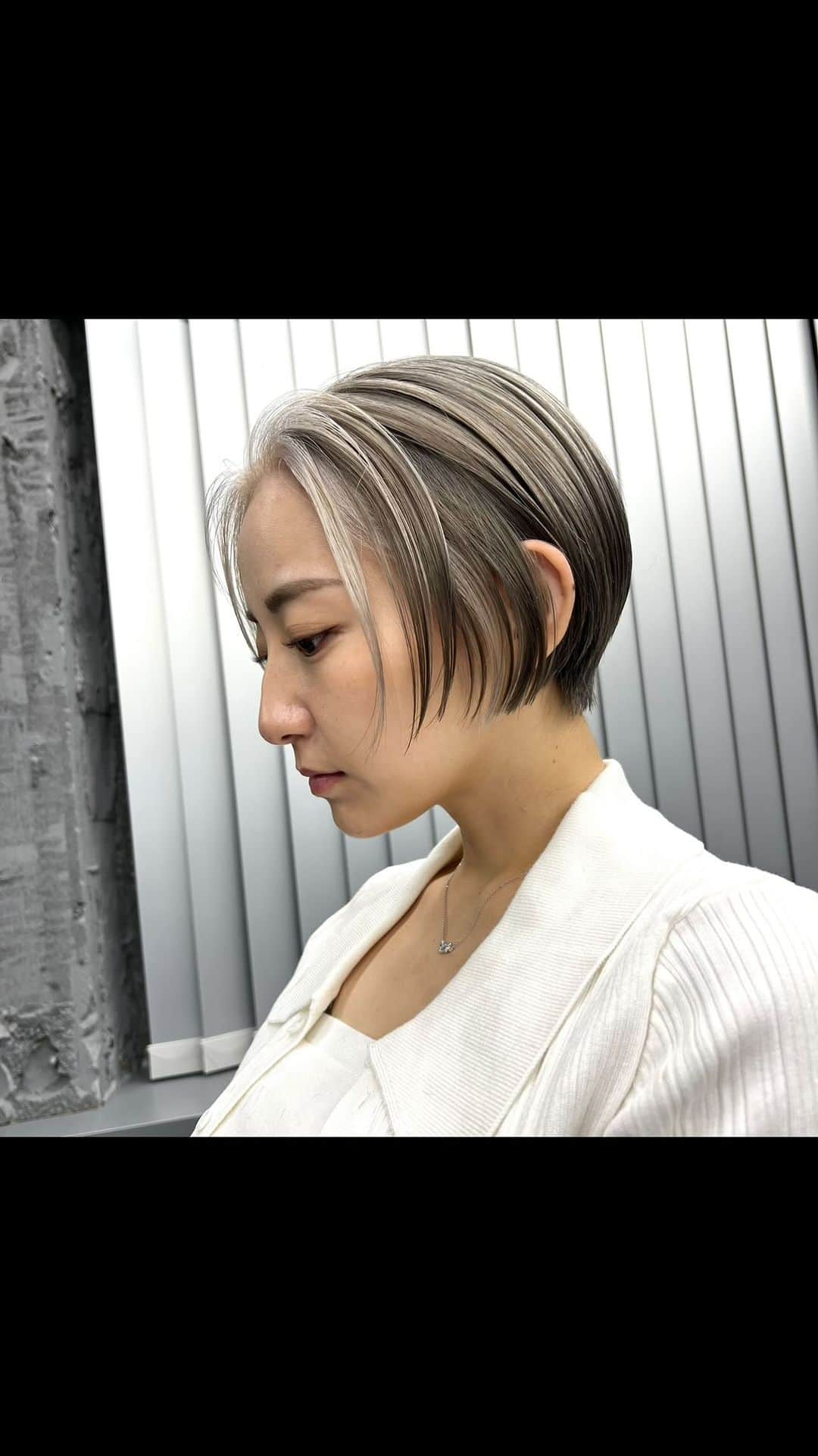 NOBU/渋谷店のインスタグラム：「#ハンサムショート  cut  . . NOBU SCISSORS発売中 @toginon_scissors #nobuscissors  #nobuセニング  . . @aivil___  #メタルドロップレザー . . #cut #美容室 #ヘアスタイル #ハサミ #カット #ヘアアレンジ #前髪  #hair #外国人風 #イメチェン #トレンド #美容師 #髮型 #髮型師 #剪髮 #中長髮#ตัดผม#ผม#헤어 #컷#hair #haircut」