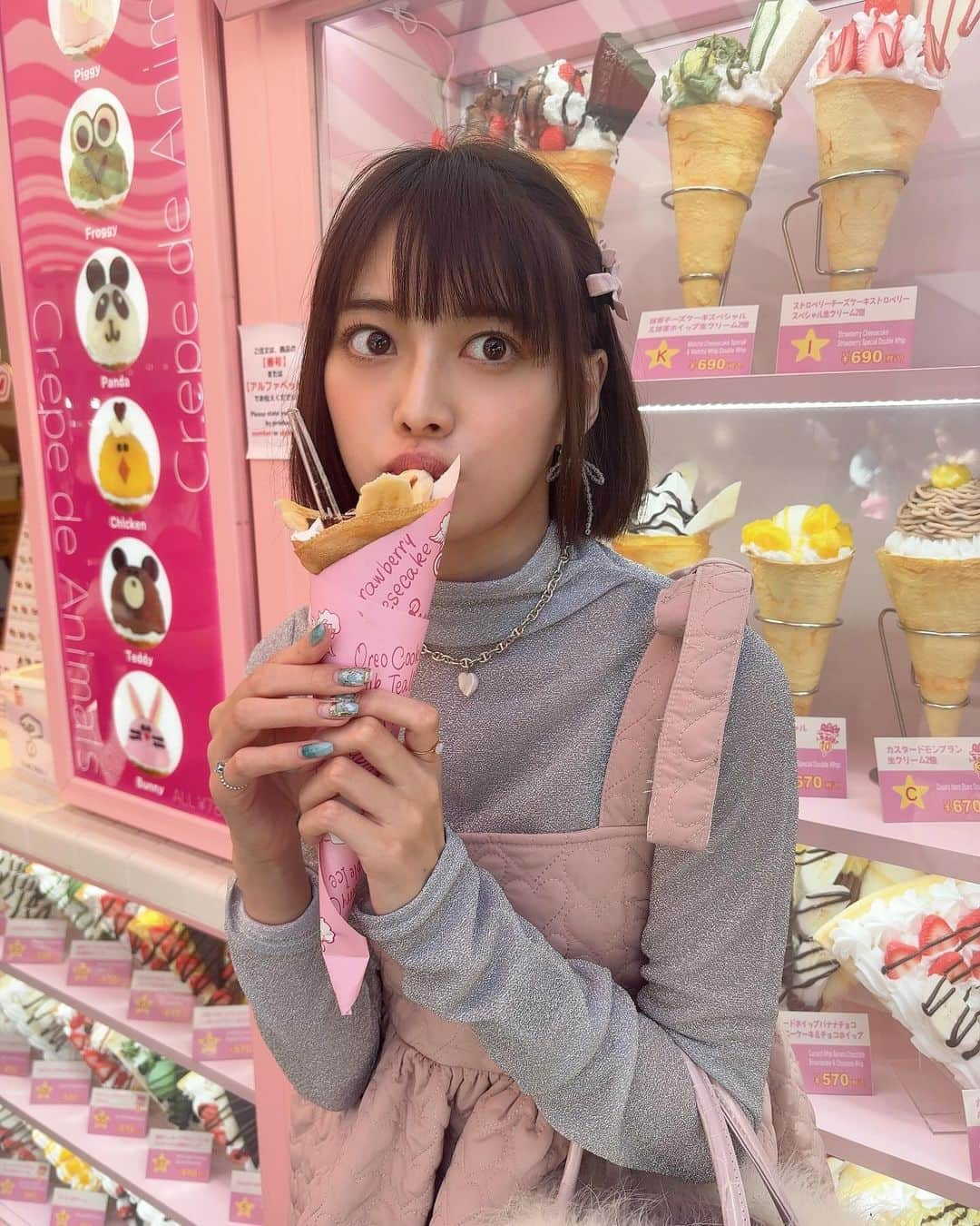 藤田いろはさんのインスタグラム写真 - (藤田いろはInstagram)「⁡ ⁡ ⁡ たまにすっごいクレープ食べたくなる日がありません？？？ ⁡ ⁡ ⁡ ⁡」11月3日 22時53分 - irohairo1151