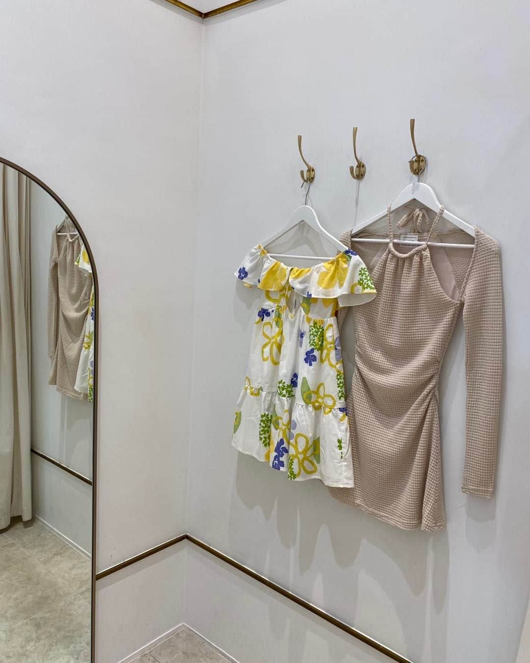 SABO SKIRTのインスタグラム：「Summer silhouettes 🌞 The Siara Babydoll + Mahnee Dress as seen in our @saboskirt_stores by #sabo」