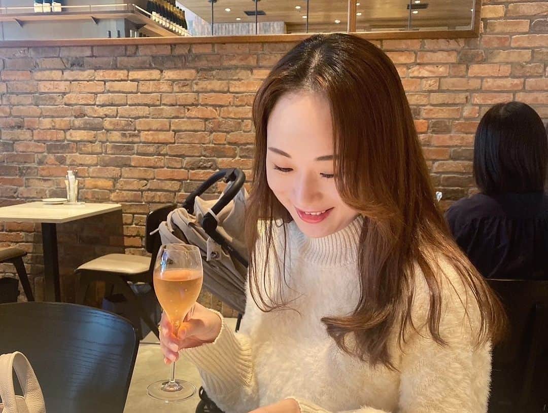 桜帆ゆかりさんのインスタグラム写真 - (桜帆ゆかりInstagram)「秋晴れの日🍁🌰 お久しぶりの楽しいランチのひととき🥹🍽️ @marika_yume  @nana_kurara   現役の頃と変わらず可愛がって下さるゆめ様、鞠花ゆめさん✨お肌ちゅるんちゅるんで美しすぎた🥺  最近よく遊んでくれるなーちゃん😆この日も全力で笑ってくれた優しいなーちゃん笑　  またすぐに……💓💝  #lunchtime #女子会 #美肌になりたい  #🥂」11月3日 22時55分 - chahoroo93