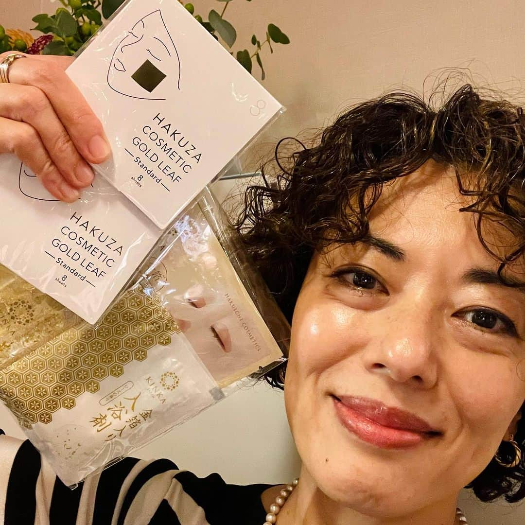 池田有希子さんのインスタグラム写真 - (池田有希子Instagram)「金沢でのモーリー講演会にて、主催の方が下さった金箔マスク✨ありがとうございます！こんなに金の相場が高いご時世に…私めの肌なんぞに貼って罰は当たらないのでしょうか！私の肌相場も爆上がるのでしょうか！」11月3日 22時57分 - yukikoikeda