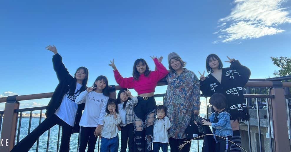 美奈子のインスタグラム：「本日109でのイベントに来てくださったみなさん ありがとうございました( *´꒳`* )  とっても幸せでハッピーな時間を過ごせたことを 心から感謝します💚  会えた〜って 涙を流して喜んでくれたり 県外からわざわざ足を運んでくださったり ほんとに ほんとに ありがとうございました✨  何度かの予定変更になってしまって すみません💦  やっと無事行えたことに 会いに来てくださったみなさん 家族のみんな スタッフさん方 ありがとうございます💚  今回美奈子ファミリーのグッズを置いてくださってた IMADA MARKETさんは うちの子供たちの好みの 韓国風なお洋服が沢山で可愛すぎました💕  今回は遠くからも来てもらっちゃったけど いつか 全部の都道府県へ会いに行くのが夢です\♥︎/  109へ行ったら ジェラートオススメって教えてもらったので 食べてみたら激うま🌼」