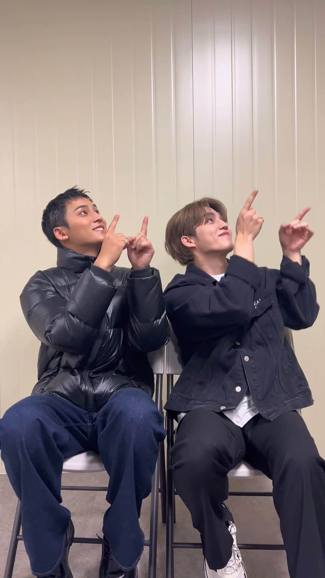 SEVENTEENのインスタグラム：「#GodOfMusic 🤟 with #SCOUPS #MINGYU #SEVENTEEN #세븐틴 #음악의신 #SVT_GodOfMusic」