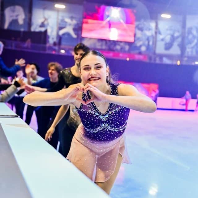 Skate Canadaのインスタグラム：「One week ago today, we were at #SCI23 witnessing some electrifying performances that left us mesmerized 🤩  _________________  Il y a une semaine, nous assistions à des performances électrisantes aux #IPC23 🤩」