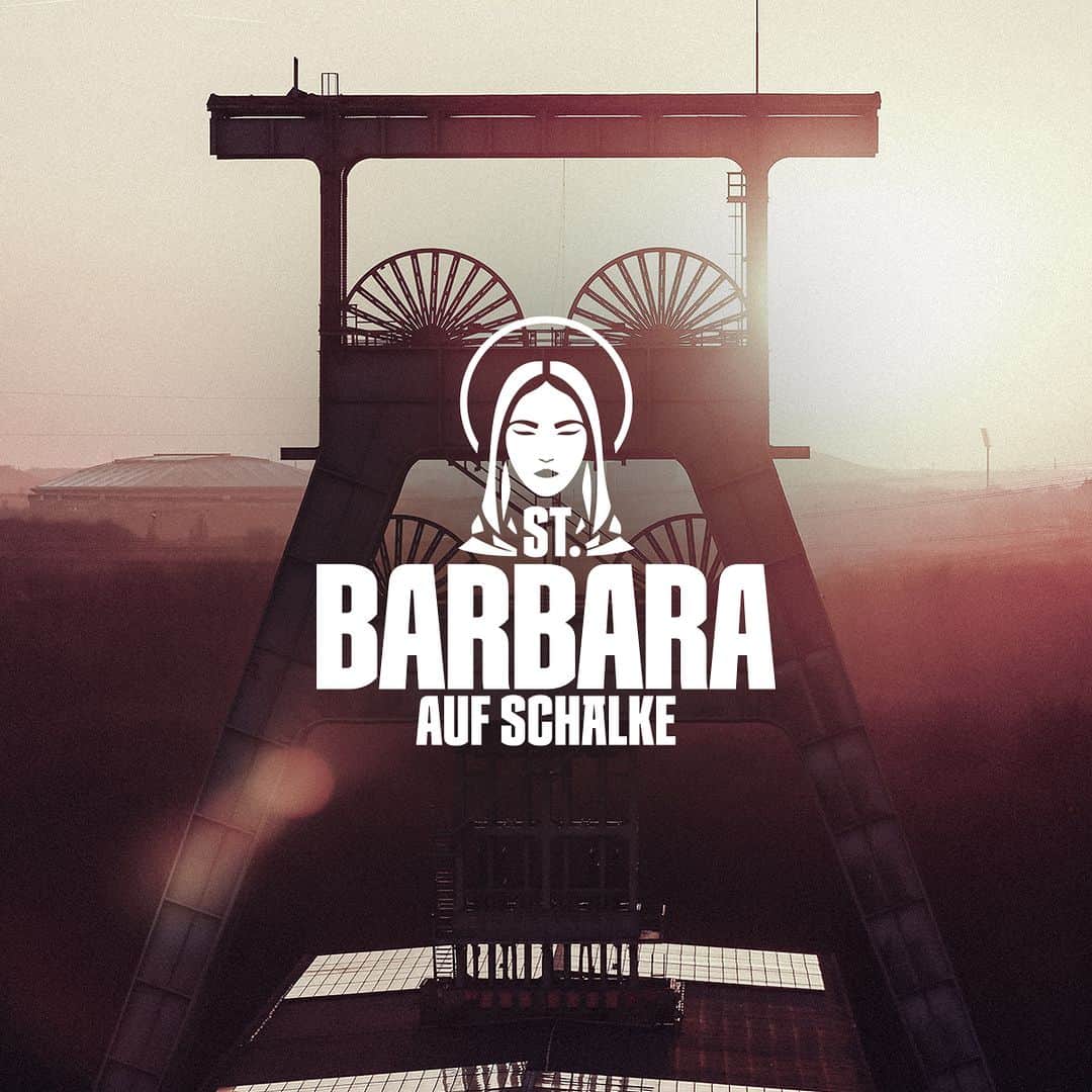 シャルケ04のインスタグラム：「St. Barbara auf Schalke - der #S04 ehrt seine Wurzeln und das Ruhrgebiet:   Anlässlich des Tags der Heiligen Barbara am 04. Dezember finden rund um das Heimspiel gegen den VfL Osnabrück (1. Dezember, 18.30 Uhr) vielfältige Aktionen statt 📲   Mehr dazu auf Schalke04.de   🔗 LINK IN BIO . . . #Schalke04 #Knappen #Königsblau #HeiligeBarbara #StBarbara #Bergbau #Ruhrgebiet #S04OSN」