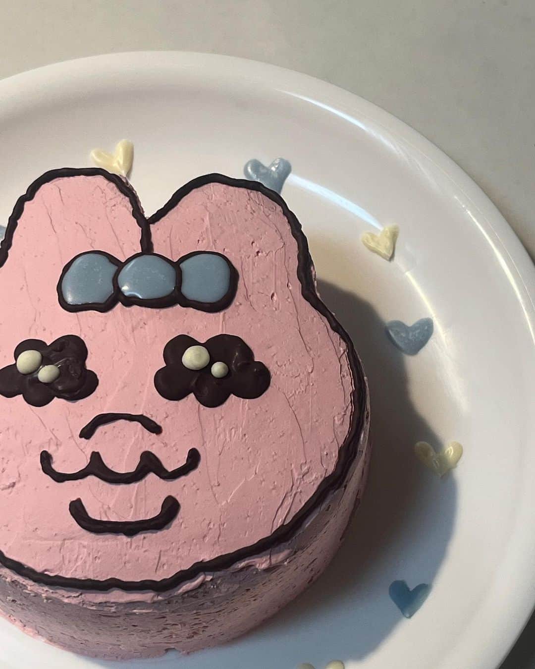 のインスタグラム：「履くの？履かないの？履くの！履かないの！履いてるんですけどー  お友達の誕生日ケーキで作った🩶」
