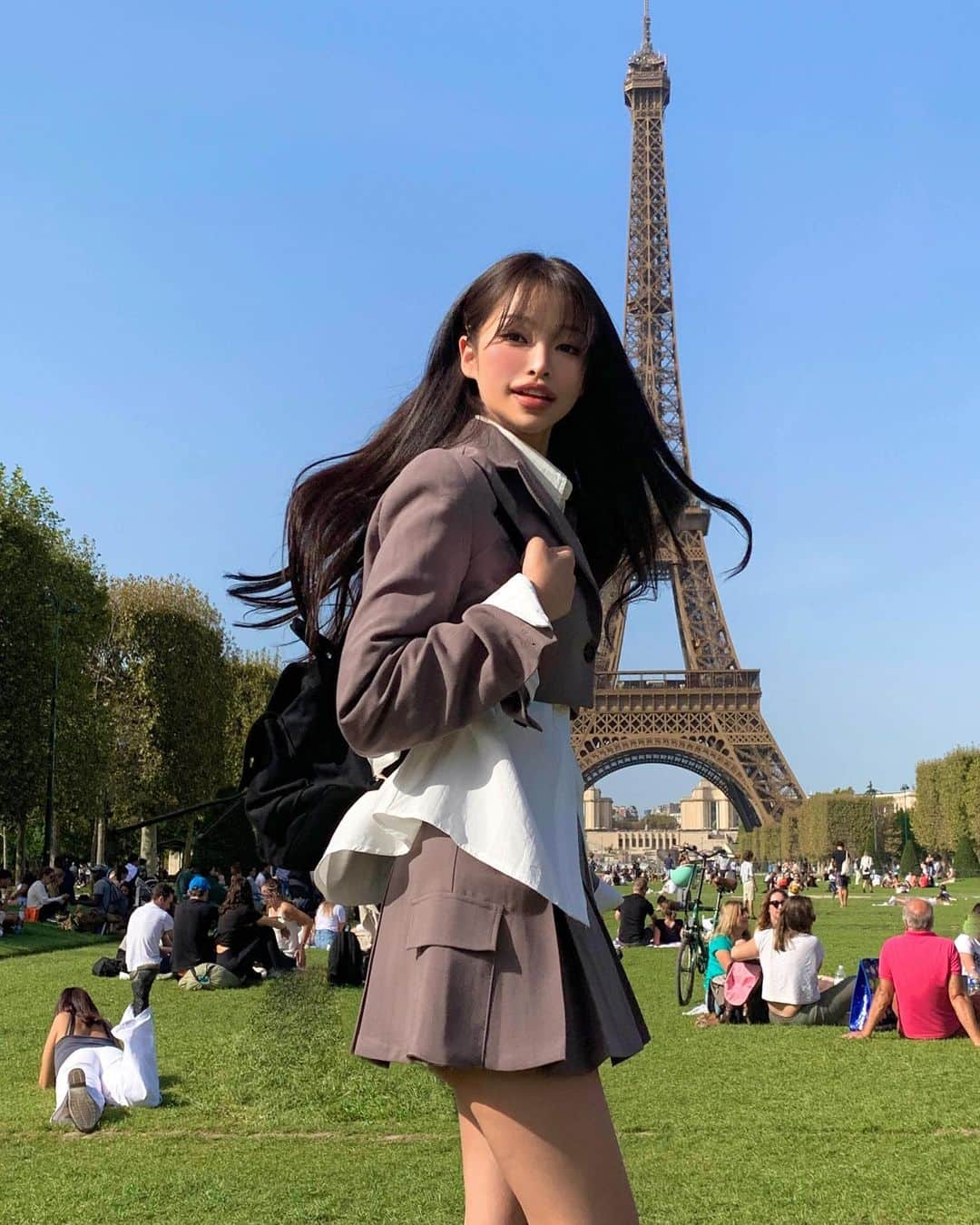 のインスタグラム：「나 혼자 긴팔이었던 10월의 파리🇫🇷」