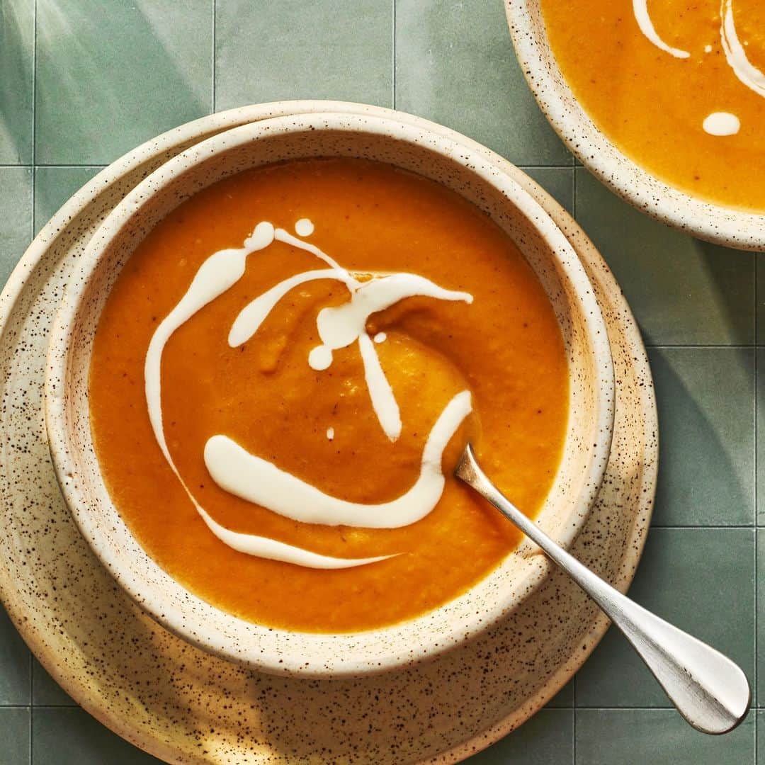 Food & Wineのインスタグラム：「A few spices like cayenne and nutmeg alongside some heavy cream amp up the flavor in this pumpkin soup, while still allowing the squash itself to shine. We won't tell you what to do, but it'd also make a perfect appetizer for any dinner parties you're planning. Find the recipe for this creamy, fall-inspired soup at the link in bio.   🥣: @thatemilyfarris, 📸: @dianachistruga」