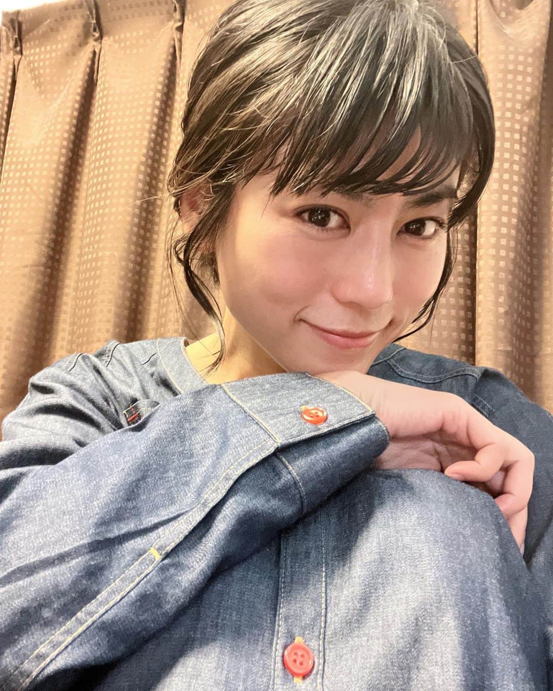 のインスタグラム：「今日はふんわりなイメージ☺︎ サイドに動きつけただけで雰囲気変わるよね～。 　 3連休いかがお過ごしですか～？？？」