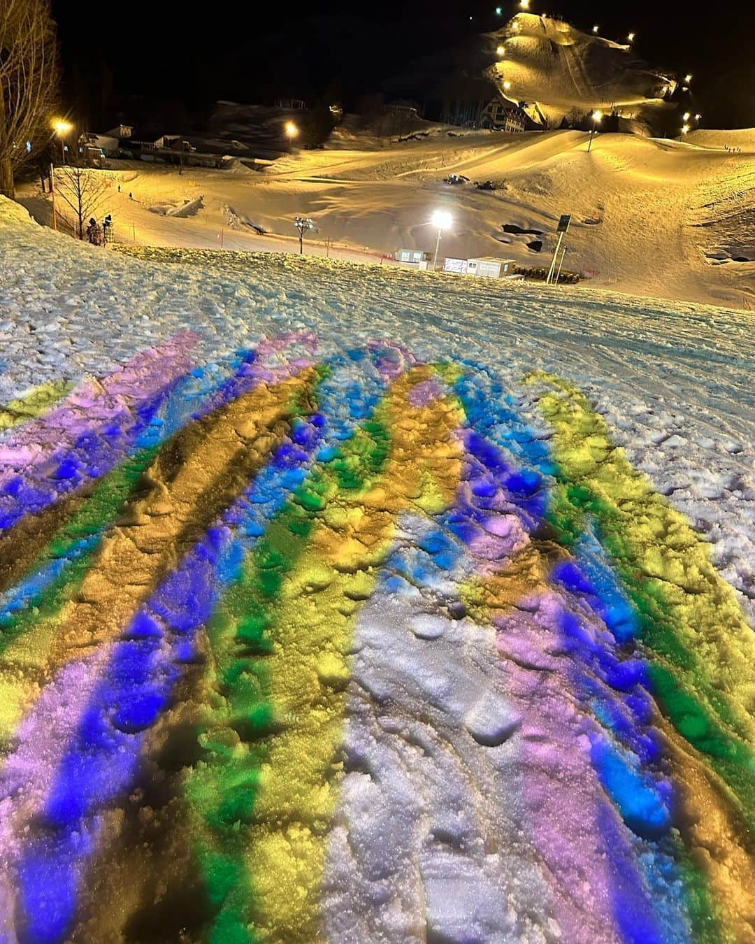 岡田ゆり子さんのインスタグラム写真 - (岡田ゆり子Instagram)「⛄️⛄️⛄️  10/31発売の【Snow Angel】に載ってます🏂🤍 撮影めちゃめちゃ楽しかったな〜！ 今年もスノボいけますように✨  ぜひ見てみてくださーい！  #スノーボード #スノボ #スノボ女子  #snowangel #snowangelmag #snowboarding」11月3日 14時22分 - yyy__0520