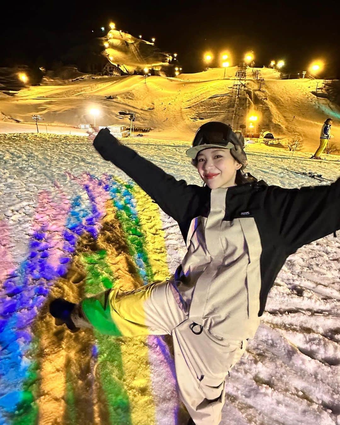 岡田ゆり子さんのインスタグラム写真 - (岡田ゆり子Instagram)「⛄️⛄️⛄️  10/31発売の【Snow Angel】に載ってます🏂🤍 撮影めちゃめちゃ楽しかったな〜！ 今年もスノボいけますように✨  ぜひ見てみてくださーい！  #スノーボード #スノボ #スノボ女子  #snowangel #snowangelmag #snowboarding」11月3日 14時22分 - yyy__0520