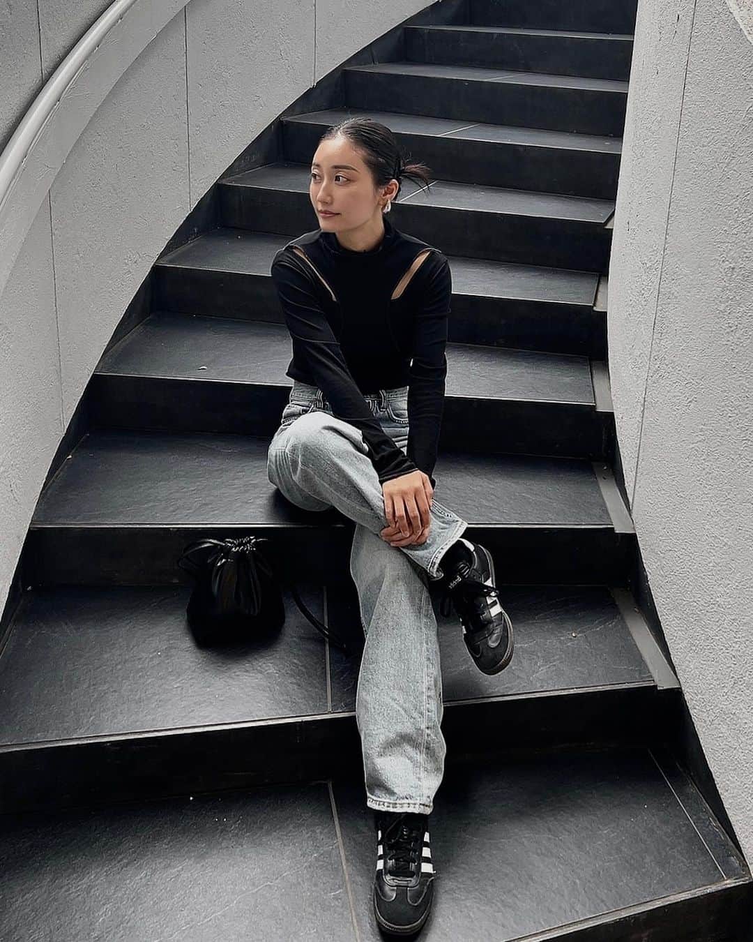 Icumi Oohamaさんのインスタグラム写真 - (Icumi OohamaInstagram)「♩♩♩  tops @haigdone_official  sneakers @adidasoriginals  pierce @tres__collection  いつもだったら2枚目か3枚目をサムネイルにするところだけれど、 たまには笑顔もね。 @_namikanemoto_ に撮ってもらうとクール顔に耐えられず 爆笑するから笑顔多めになる♡」11月3日 14時25分 - icumi___