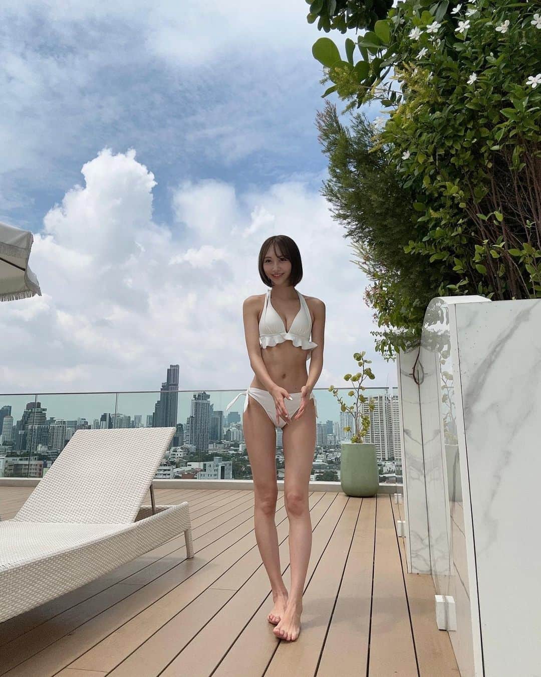 のインスタグラム：「. .  夏日だからあったかそうな写真🥥🤍  . .  #gravure」
