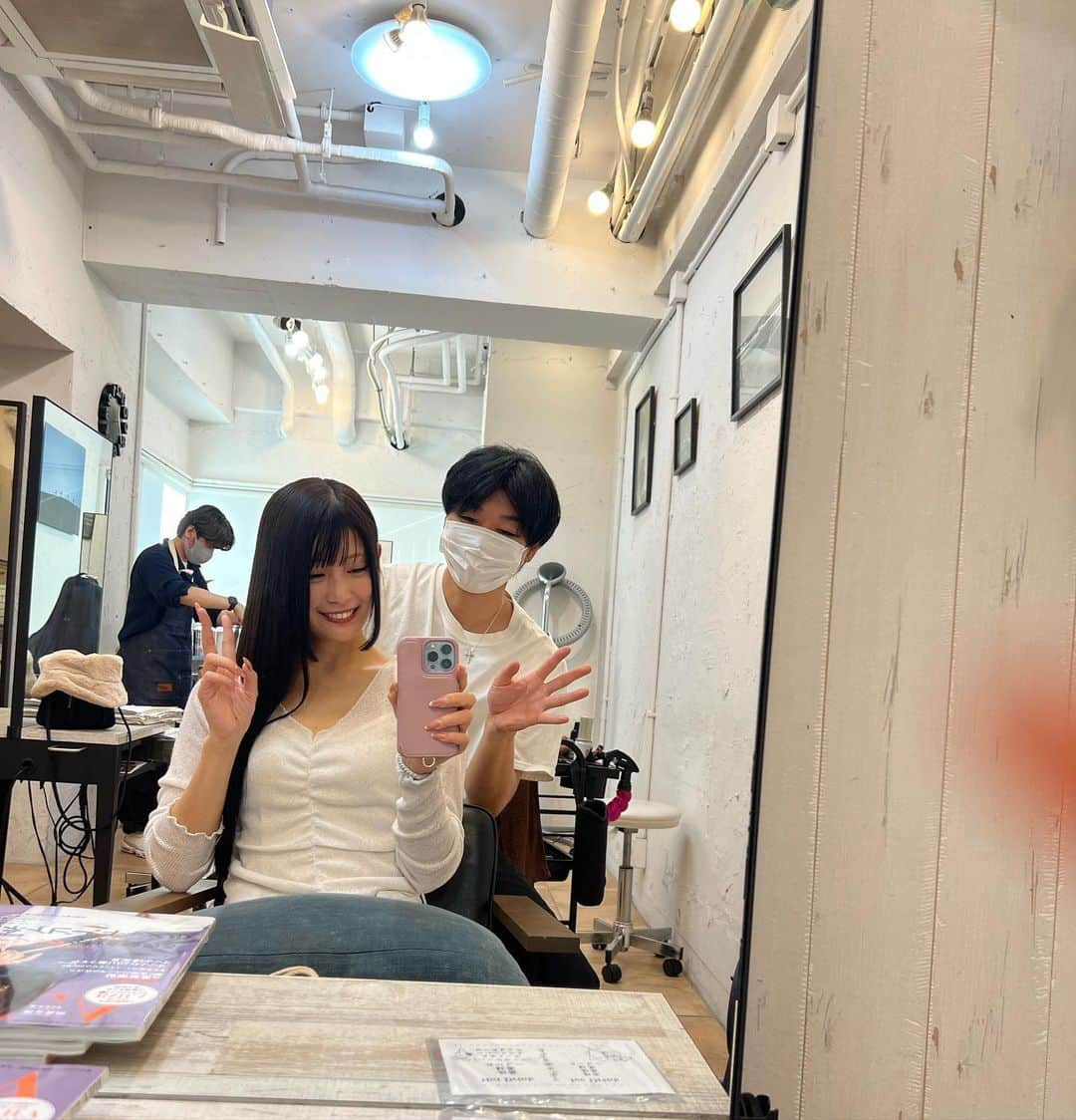 沢すみれさんのインスタグラム写真 - (沢すみれInstagram)「美容院💇‍♀️  accomplish代官山 @accomplish_salon  担当ゆうさん🏍️ @accomplish_yu   初めて姫カットにしてもらいました😌  今回のトリートメントは髪質を見て 『トリプルプラチナAAA髪質改善トリートメント』にしていただきました🤫 気合い入れたかったのでW→トリプルに✨  生まれたての頃より髪綺麗な気がします🤫   #恵比寿美容院 #アコンプリッシュ #accomplish代官山  #水素トリートメント  #髪質改善トリートメント  #人幹細胞 #ヒト幹細胞 #髪質改変 #髪質改善」11月3日 14時28分 - sumiresour