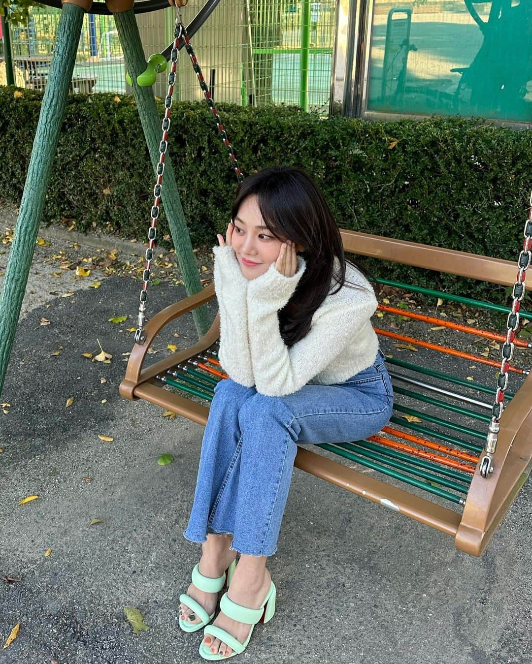 ハン・ジウンのインスタグラム：「🧚🏻」