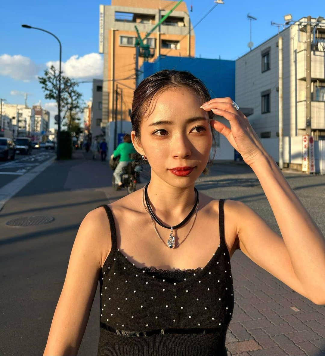 塩川裕美さんのインスタグラム写真 - (塩川裕美Instagram)「もちろん上着着て行ったけど 夕日があったかくて気持ちよかった🎀🫧💐  .  .  #dayoff #autumn #japanesegirl  #hair #hairarrange #colormakeup #colormake」11月3日 14時31分 - hiromin_0212