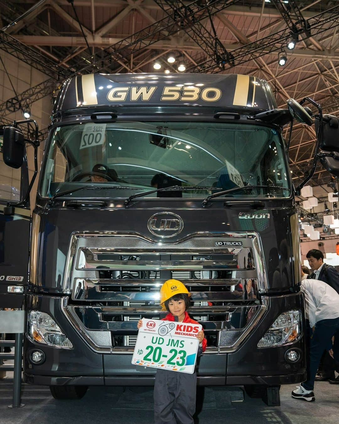 ＵＤトラックスのインスタグラム：「本日もキッズメカニックにたくさんのご参加、ありがとうございます！  #udtrucks #udトラックス #JMS2023 #Japanmobilityshow #ジャパンモビリティショー #udjms2023 #キッズメカニック2023 #kidsmechanics2023 #isuzu_ud_jms」