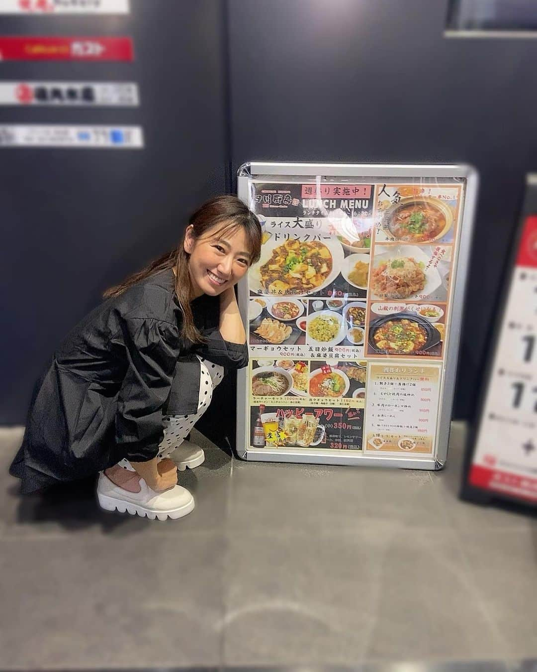 阿川麻美さんのインスタグラム写真 - (阿川麻美Instagram)「中華飲茶ランチコースを💓  ✔︎中華風サラダ ✔︎名物！ザ・肉餃子 ✔︎小籠包 ✔︎麻婆豆腐 ✔︎五目春巻 ✔︎五目チャーハン ✔︎デザート  これにドリンクバー付きで なんと2,000円😳😳 コスパ良すぎる🥺❤️  大人2人、5歳児1人でも大満足のボリュームでした🥺  PR @shisenchubo.yk #四川厨房 #四川厨房横浜店 #横浜駅グルメ #横浜中華 #横浜駅ランチ #横浜駅ディナー #飲茶ランチ #中華ランチコース」11月3日 14時40分 - asamichi922