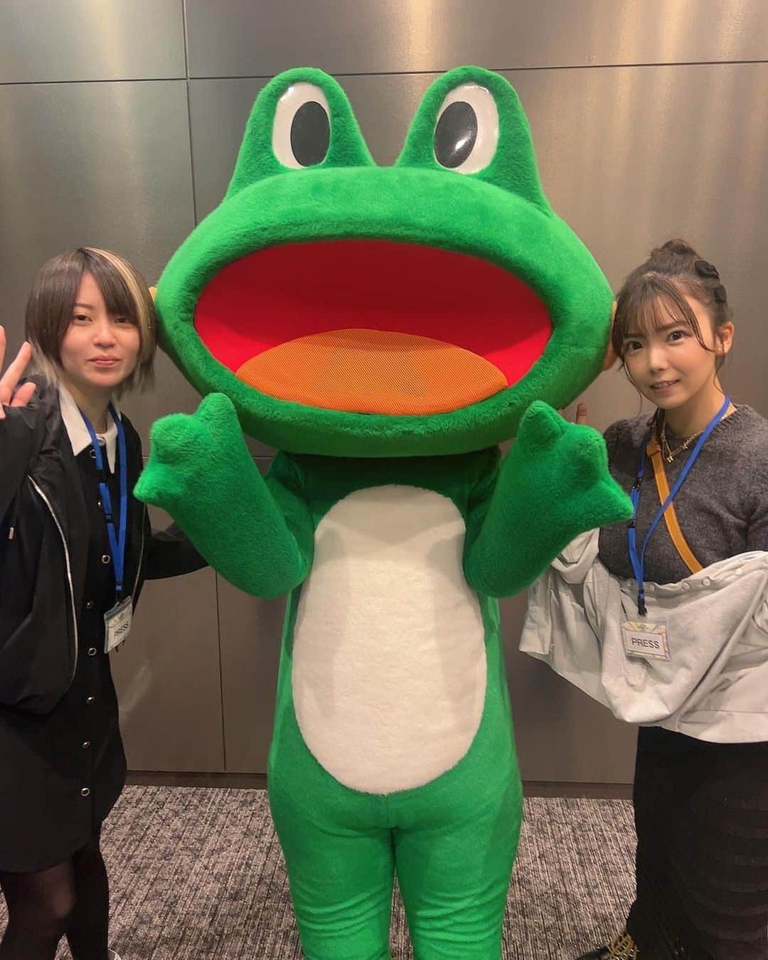 のインスタグラム：「.  ケロットとバトラーと写真撮ったよ💛  今日はプレスで参加してたのですが ふぁんのみんなに声かけてもらえて嬉しかった😳♡  #777パチガブ のるいるいとりほりんを よろしくお願いします〜💚  #みんパチ2023  📢イベント告知🤍 10/28 りほりっく収録 11/1 ガポライブ生放送 20:00〜 11/7 りほりっく収録 11/9 ガポリ配信 11/19 フレッシュブーティー大撮影会 11/21 りほりっく収録 11/26 大阪チャンスセッション撮影会 11/28 りほりっく収録  11/29 はなまる撮影会 12/23 2ndDVDリリースイベント  .  ❤️‍🔥 2ndDVD『本気』❤️‍🔥 発売日：2023年11月29日(水) レーベル：チュンペイ 販売元：スパイスビジュアル  【DMM】 x.gd/nMeE8 【数量限定】直筆サイン入りチェキ付 x.gd/osMdU 【楽天】 a.r10.to/hk3nx7  #グラビア #グラビアアイドル  #instagood #japanesegirl #follow #gravure #bikini」