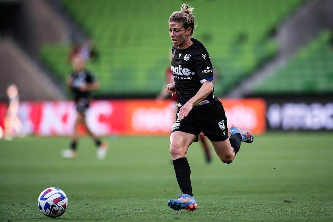 イリース・ケロンド・ナイトのインスタグラム：「It’s been a minute! Match day at AAMI Park tomorrow yew yew yew. 5pm KO V @adelaideunited. Hopefully see you there 🙏⚽️🌟」