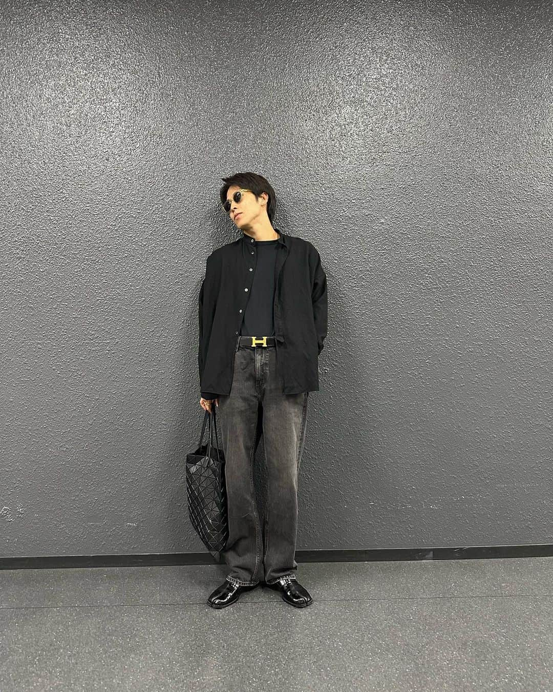 Rikuさんのインスタグラム写真 - (RikuInstagram)「久々RIKUの気まぐれファッションチェック！  shirt @markaware_marka_official  pants @uniqlo  belt @hermes  shoes @maisonmargiela  bag @baobaoisseymiyake_official  eyewear @thesilentsoul_official  watch @cartier  accessories @infaction_official @tiffanyandco @cartier」11月3日 14時49分 - _riku_r.m.p.g_ldh