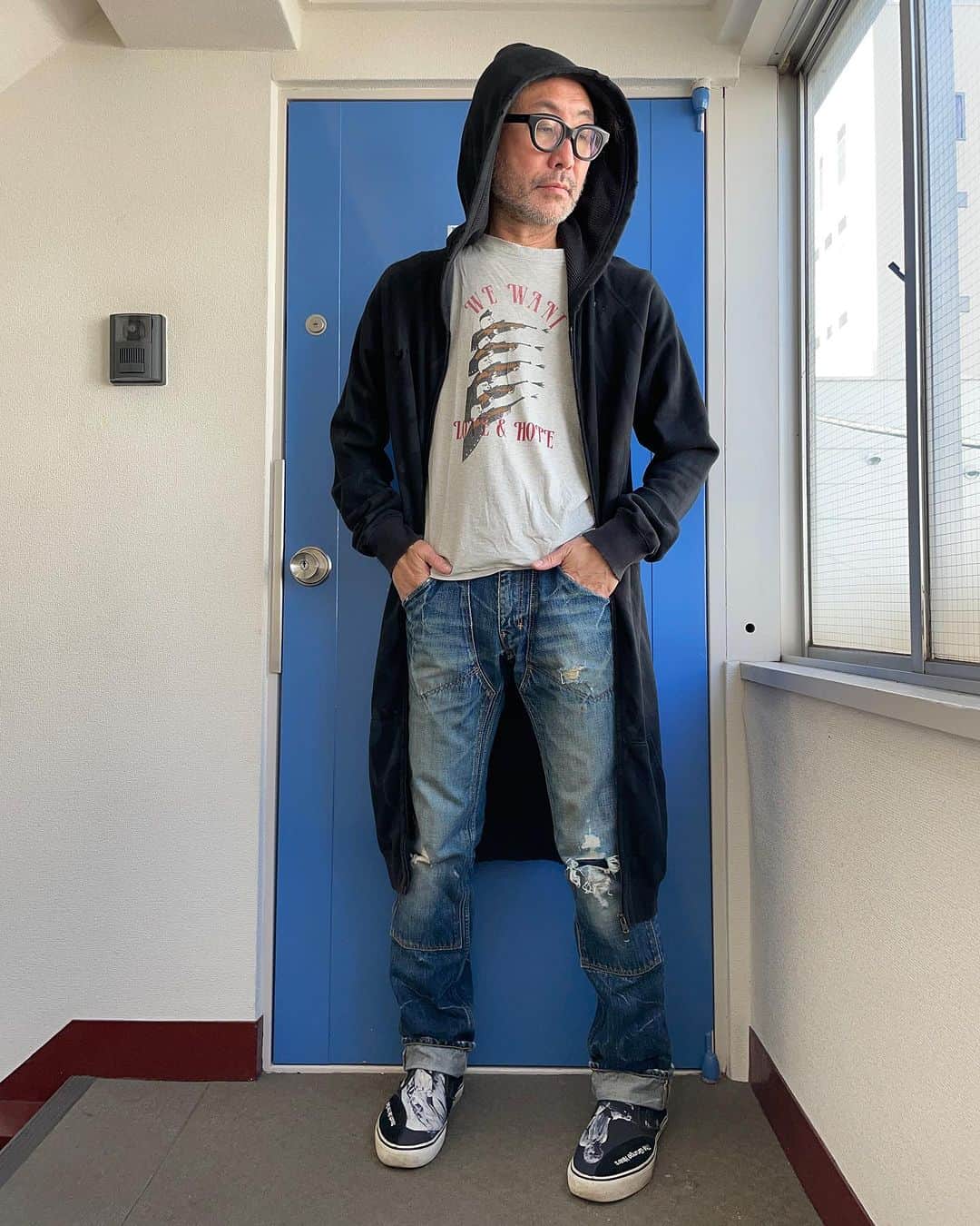 北原徹のインスタグラム：「【フリマやっています】 #今日のコーディネート はすべて販売します。 ロングスエットパーカー、Tシャツ、パンツはすべて #numbernine  お待ちしております。 〜18:00（延長もご連絡ください） 住所　東京都中野区東中野1-56-5 ホシノビル3F  よろしくお願い申し上げます。」