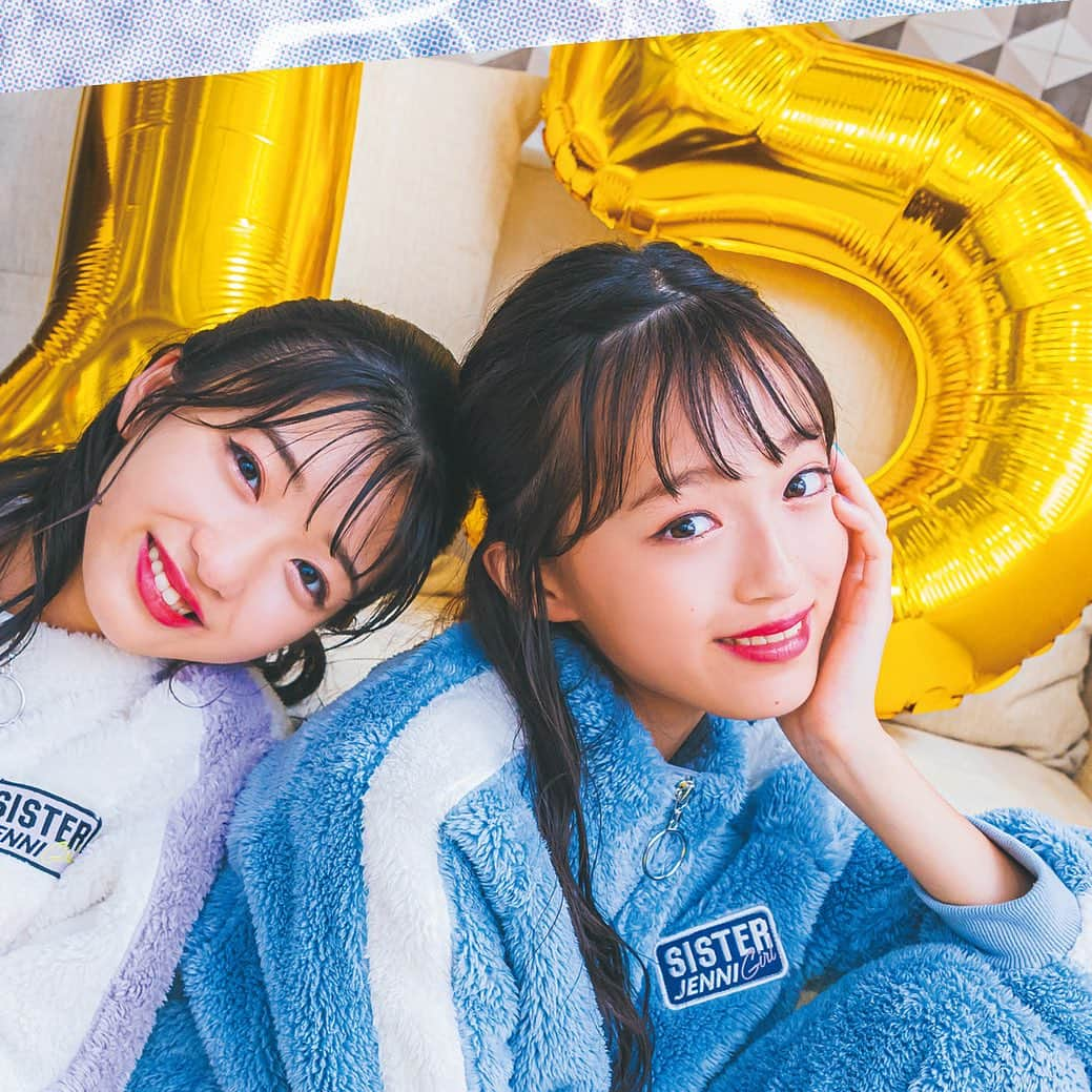 シスタージェニィさんのインスタグラム写真 - (シスタージェニィInstagram)「おかげさまでSISTER JENNIが15周年を迎えました🎉🎊♥️💐👏  赤ちゃんの時から着てくれていた女の子達がスタッフとして働いてくれていたり、昔のお洋服を今も大切に持っていてくれたり、オシャレを楽しむみんなのたくさんの思い出と一緒に15年。  これからもジェニィっ子が毎日を楽しく過ごすお手伝いができたら嬉しいです。  #sisterjenni #シスタージェニィ #15周年 #anniversary #関屋伊織 #新井葵来 #ニコプチ」11月3日 14時55分 - sisterjenni_official