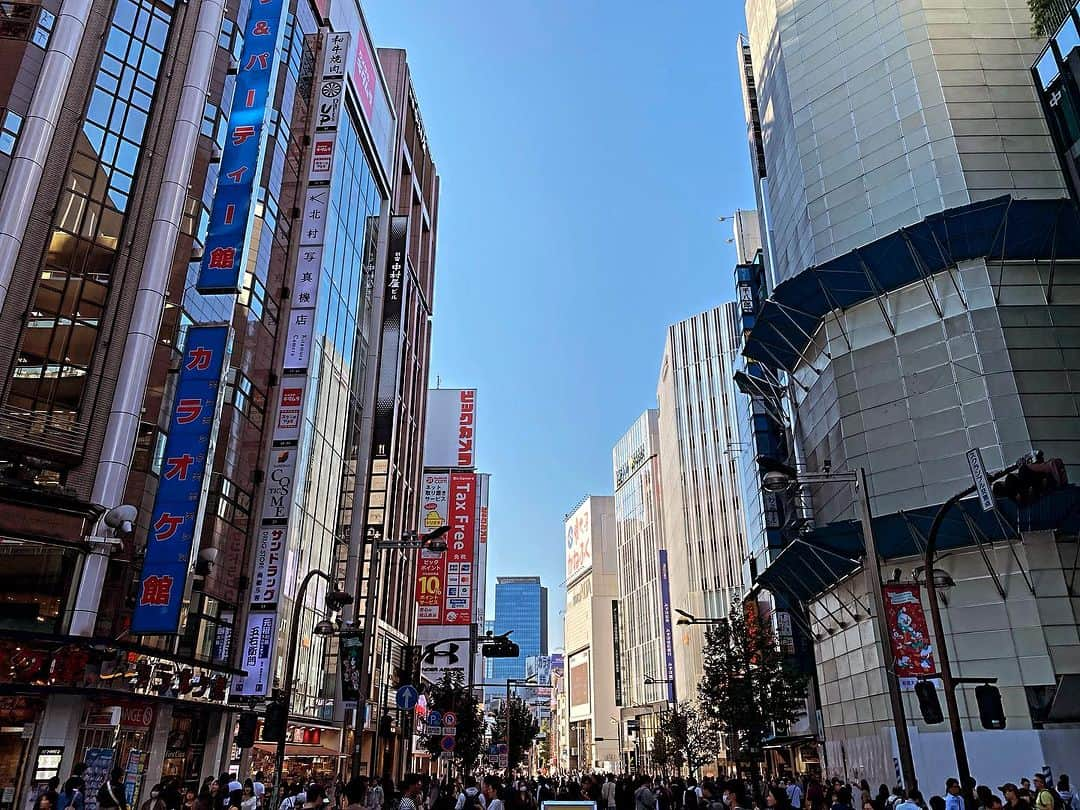 角田陽一郎さんのインスタグラム写真 - (角田陽一郎Instagram)「気になってる俳優さんを職場までナンパしに行く。 次回作の出演をオファーしようと。 有名人ばっかり出てもらってもおもしろくない。 僕の作品に出てもらって何某かの浮上のきっかけになったらプロデューサー冥利に尽きるから。  #角田陽一郎 #今日の陽気 #plan36 #人生はロケとロケハンである #複合人文学 #compositehumanities」11月3日 15時05分 - kakuichi44