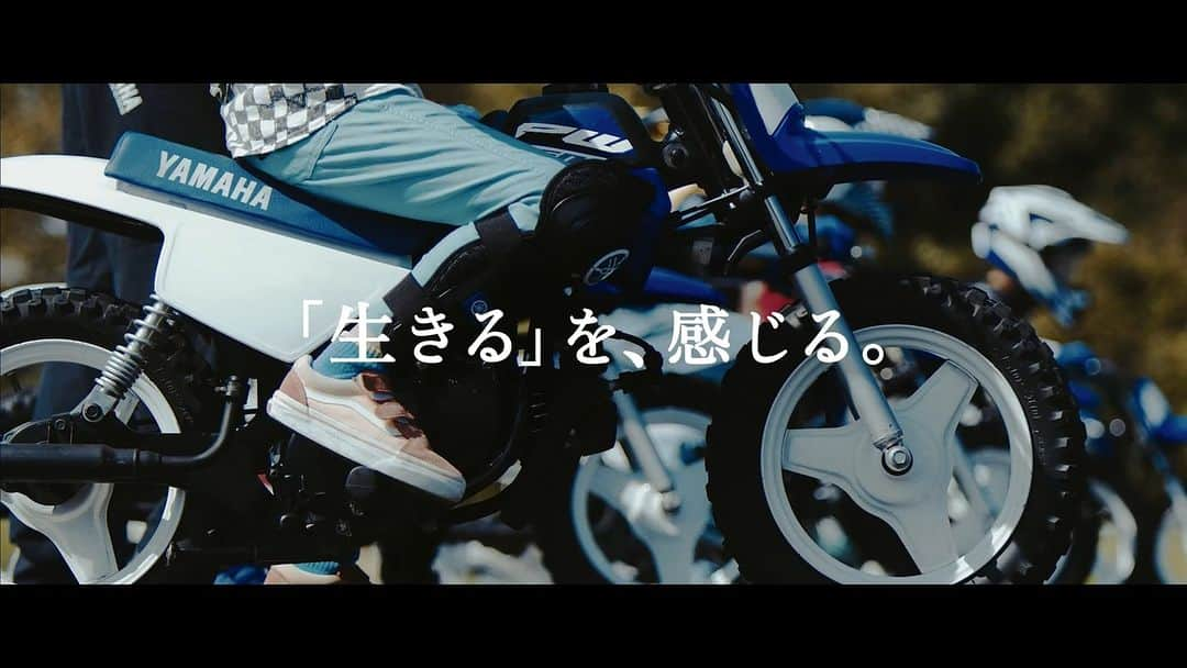 ヤマハ バイクのインスタグラム：「#ジャパンモビリティショー ヤマハブース コンセプトムービー公開中！  テーマは”「生きる」を、感じる”  今回はYAMAHAブランドをともに使用するヤマハ株式会社の協力により、ふたつのヤマハの先進技術を活かしたステージ演出等を実施しています。  本ムービーは会場でも流れていますので、ブースにお越しの際は是非ご覧ください♪  ※ジャパンモビリティショーは11月5日（日）まで  協力：ヤマハ株式会社 @yamahamusicjapan   #JapanMobilityShow #JMS2023 #Yamaha #生きるを感じる #RevsyourHeart #MakeWaves」