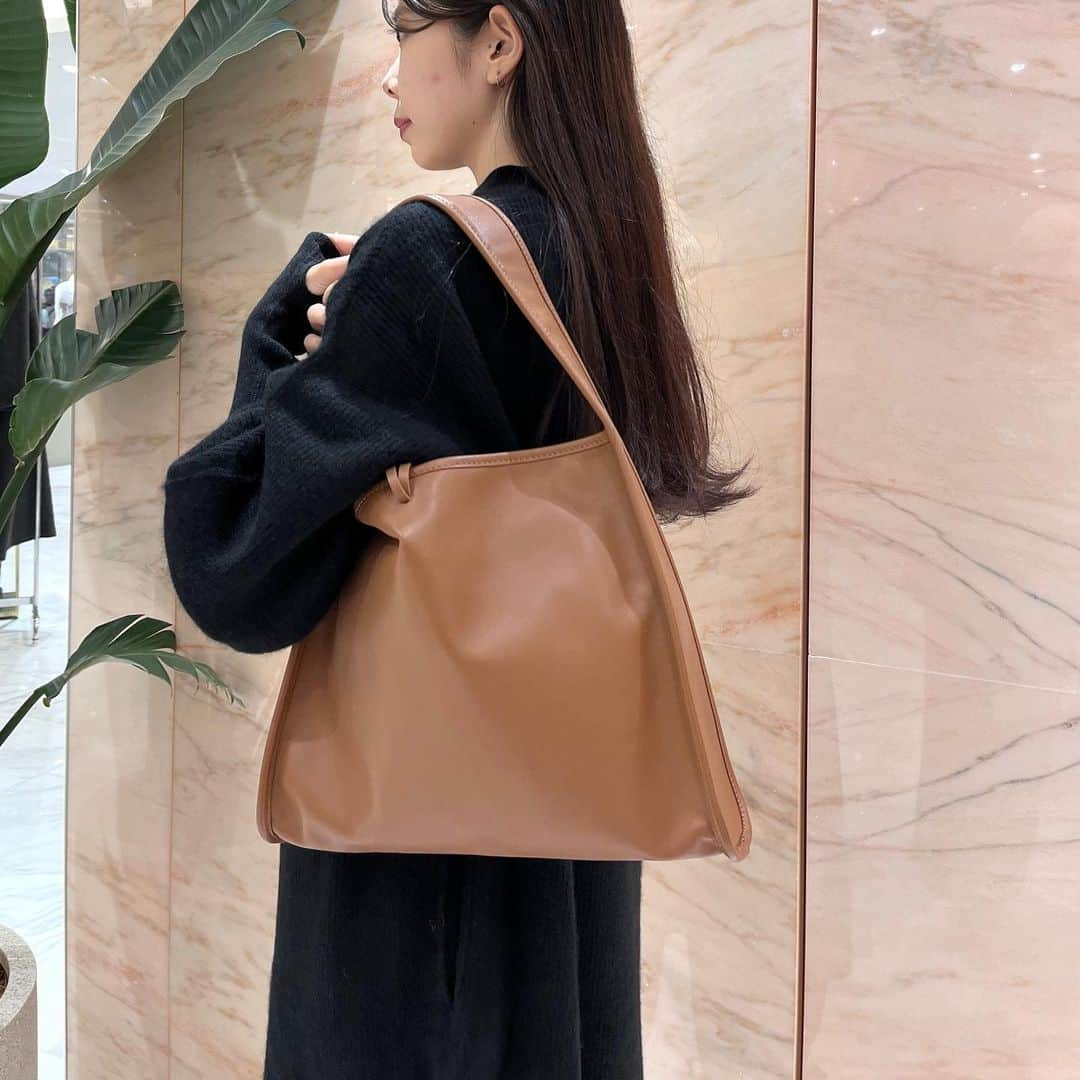 デミルクス ビームス 新宿さんのインスタグラム写真 - (デミルクス ビームス 新宿Instagram)「. NEW ARRIVAL @christianvillabags 👝 . その他のアイテムで気になるものがあればコメントお待ちしております🌈 . 【《保存ボタン》を押して頂くと、気になる商品を後から見返すことができます◎是非お試しください🥰】  .  #demiluxebeams  #demiluxebeams_shinjuku  #デミルクスビームス  #BEAMS #ビームス　#デミ部」11月3日 15時35分 - demiluxe_beams_shinjuku