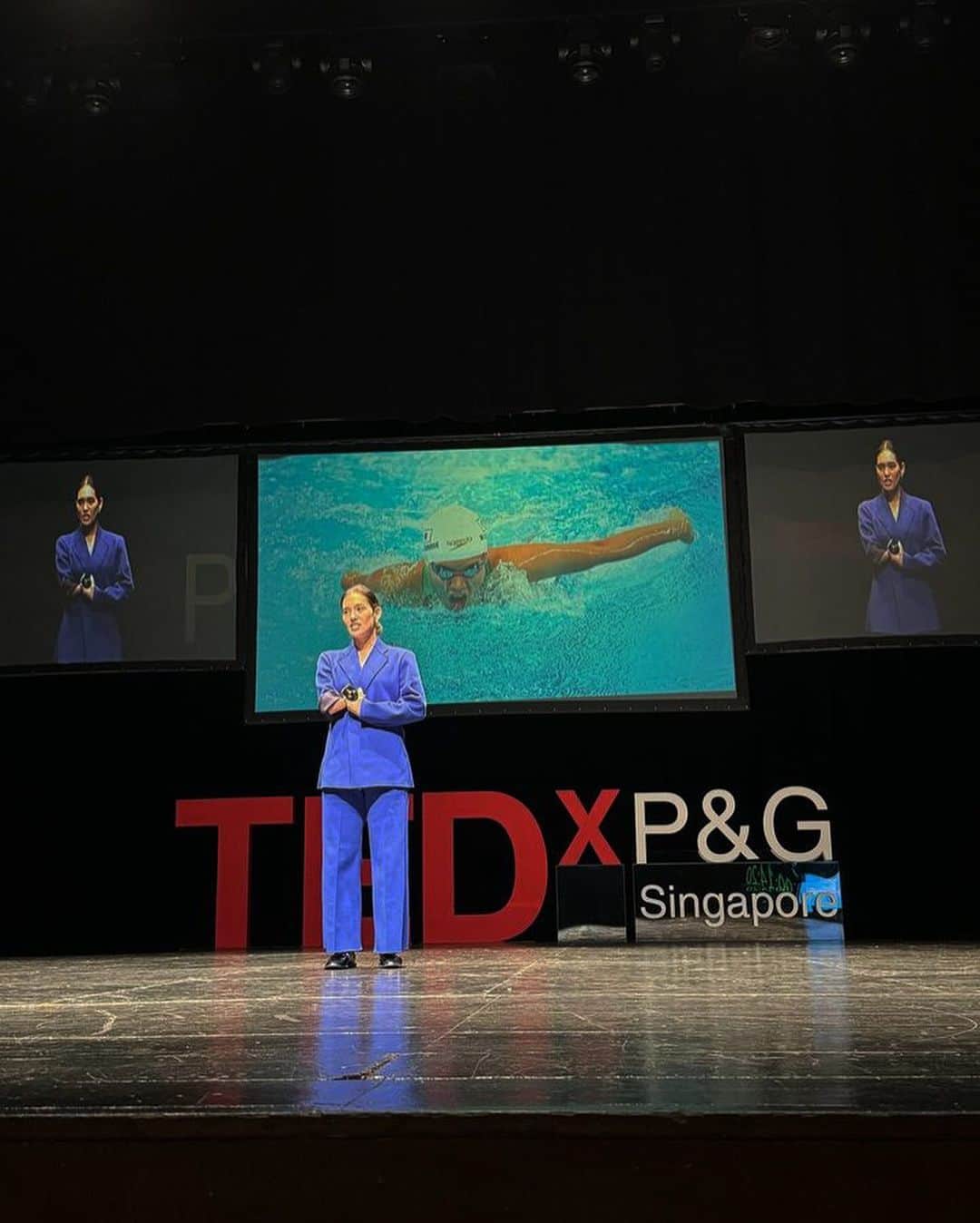 一ノ瀬メイさんのインスタグラム写真 - (一ノ瀬メイInstagram)「Some more bts shots from TEDxP&G Singapore📸  今年のTEDxのジャーニーを振り返っていて、 自分が一人間として目の前のひとりの人に発することのできるメッセージを深く深く見つめて、それが国を超えてたくさんの人にちゃんと響いていくところを見れたことが本当に大きな財産になったなあと感じてる。  水泳をやめた後、肩書きを手放した自分は誰なのか、何を持っているのかということがはっきり表現できない期間がすごく長かったけど、今年TEDxという舞台を用意してもらったおかげでそこに対してたくさん向き合う機会をもらったし、たくさん答えが出せた。  そしてやっぱり思うことは、 「結果」ももちろんすっごく大切やけど、ある程度まで行ったらその先は結果とか成績とか肩書きじゃほんまになくて、 ・どんな目的を持ってどんなふうに取り組んできたのか ・人をどんな気持ちにさせたのか・何を与えられたのか ・どれだけ意識的に想いと考えをもって深く時間と経験を刻んできたか に尽きる。  まだまだこれからやりたいことはたくさんあるし、成長したい部分も沢山あるけど一旦 ここまでの自分の選択と姿勢が間違ってなかったって思えたことが本当に嬉しかったからシェア！ これからもやるぞ！」11月3日 15時30分 - mei_ichinose
