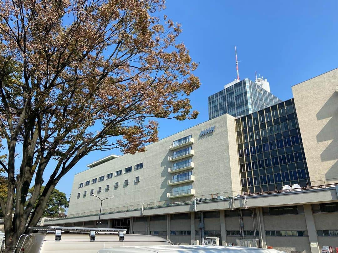 ヒロ寺平さんのインスタグラム写真 - (ヒロ寺平Instagram)「文化の日。 今日は生でNHKFM出演中。  番組名は「今日は一日”aiko”三昧」 午後5時ぐらいまでは出演しているので聴いて聴いて！  ほぼ4年ぶりのラヂオだけど、やっぱええわぁ、ラヂオって！！！  #NHKFM #aiko #ヒロ寺平 #ヒロT」11月3日 15時30分 - hiroteradaira