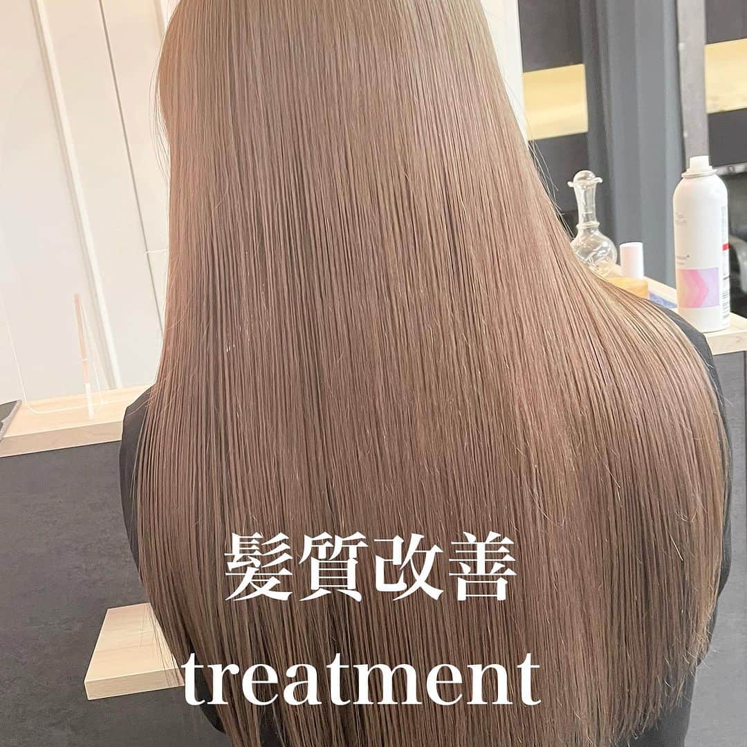 阪下裕紀のインスタグラム：「⁡ 🎨カラーが不安な方必見🎨 自分史上最高のヘアスタイルとサラツヤヘア😍 ⁡ 是非お気に入りなスタイルはいいね👍保存お願い致します♪良ければフォローもお願い致します😍 ⁡ 最高の髪質改善トリートメント出来ました\(//∇//)\ 顧客のお客様から新規のお客様まで初回は¥10000-+taxとなっております◎ 是非体感してください\(//∇//)\ ⁡ ⁡ いいなぁと思ったらいいね押してくれると喜びます😆⭕️ ⁡ 髪の状態や似合わせであなたに似合う髪型、カラーをご提案させていただきます。 ⁡ 🉐新規クーポン🉐 ケアブリーチ+3stepトリートメント ¥10000-+tax ケアカラー＋髪質改善　　　　　　　¥12000-+tax カット＋ダブルカラー+トリートメント　¥14800-+tax カット＋ケアカラー＋髪質改善　¥14800-+tax 髪質改善　　　　　　　　　　　¥10000-+tax ⁡ ⁡ 🐥良くある質問🐥 Q.カラーのもちは？ A.髪のダメージ度合いや仕上がりの色、明るさによって異なる為カウンセリングにて説明させて頂きます Q.オリジナルダメージレスブリーチとはなんですか？ A.トリートメントとブリーチを配合➕前処理トリートメント、アフタートリートメント髪のダメージレベルを見極めて調合します。 Q.どんな髪質でも大丈夫ですか？ すでに過度のダメージがあったり、黒染め履歴がある場合は希望のカラーにするためのプロセスが異なる場合があります。 その場合でも最善の提案をさせていただきます。 Q.髪質改善はどんな髪でも出来ますか？ ブリーチしてる方からしてない方まで幅広く対応できます！ 軟毛〜普通毛　一回で感動レベル🥺 硬毛、癖毛　1〜2回で完璧に仕上げます！ Q.髪質改善のもちは？ 1ヶ月以上です✨ もちろん繰り返すほど定着しやすくなりもっとモチも良くなります^ ^ ⁡ 👑カラースペシャリスト👑 ✂️ダメージ90%OFFのブリーチができる ✂️豊富な経験で失敗しないカラーができる ✂️年間1000人以上担当している実績 ⁡ 🔱カラーの失敗が心配な人でも大丈夫🔱 カラーなら僕にお任せください💗 今までのブリーチに比べて圧倒的にダメージレス、ツヤツヤカラーを楽しめます。 豊富な経験によるカラー知識であなたの なりたいカラー叶えます✨ ⁡ ✂️痛みたくない ✂️可愛いカラーになりたい ✂️デザインカラーを楽しみたい ✂️手触り良くしたい ✂️透明感が欲しい ✂️赤みオレンジ味を無くしたい カラーが不安な方は一度カラー美容師阪下までご相談ください😆 ⁡ 👑丁寧なマンツーマン接客👑 お客様を1人1人幸せにしたいという想いから 1人1人マンツーマンで接客させていただいてます😄一緒にステキな髪型作りましょう ⁡ 丁寧な接客と技術でお客様に少しでも素敵な 時間を過ごして頂けると嬉しいです。 ⁡ このインスタをみて好感を持ってもらい僕に髪の毛を任せてもらえるようでしたらお客様に喜んで頂けるよう全力で綺麗にさせていただきます✨ ⁡ ご予約ご相談は 🕴トップのURLまたはDM 担当:阪下裕紀 ⁡ 住所 東京都渋谷区神宮前4-26-2守谷ビル2F アクセス ⁡ 千代田線 明治神宮前駅 徒歩5分 副都心線 明治神宮前駅 徒歩5分 JR原宿駅　徒歩7分 東京メトロ　表参道駅　徒歩7分 ⁡ ⁡」