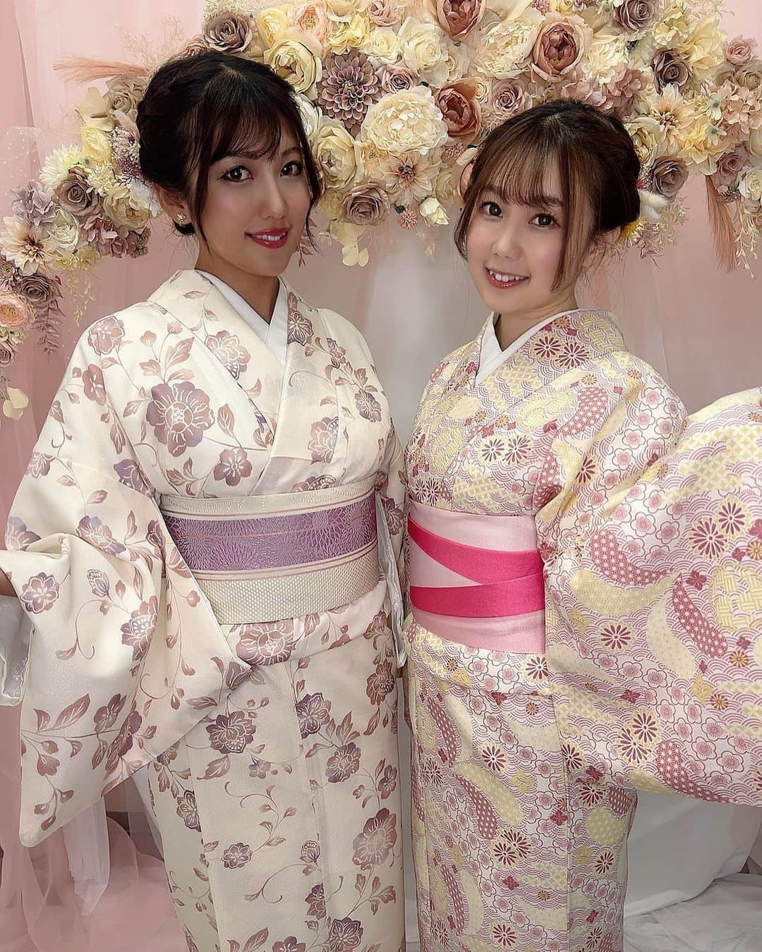 鈴乃八雲さんのインスタグラム写真 - (鈴乃八雲Instagram)「浅草着物レンタル＆ネイル虹さんの着物レンタルプラン体験させていただきました👘  トレンド着物からレトロ着物まで沢山あります✨ かわいい着物沢山で迷いました🥰 虹さんで可愛くしていただいてあさみすと浅草楽しみました🌈💕  👉 https://kimono-nail-niji.com  #asakusa #tokyo #ヘアアレンジ #レトロ着物 #レース着物 #浅草レンタル着物 #浅草着物レンタル #浅草着物レンタル＆ネイル虹 #浅草観光 #カラキャス」11月3日 15時34分 - yakumo_suzuno