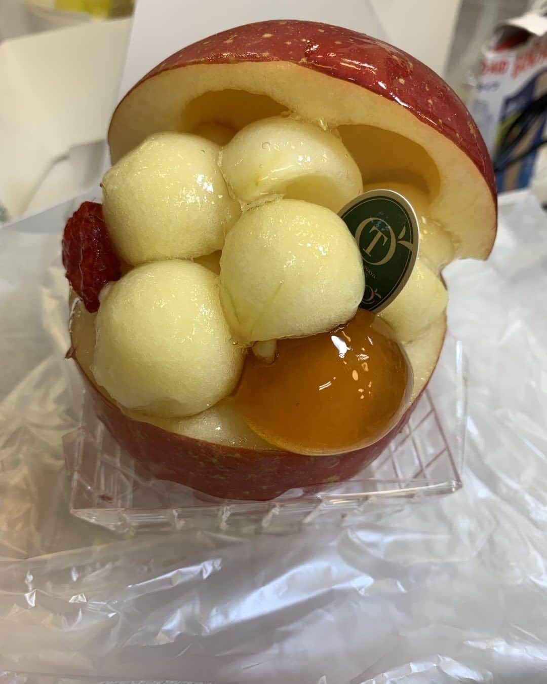 のインスタグラム：「リンゴ🍎フルーツアート 美味しい  ミュージカル🎶頑張っています」