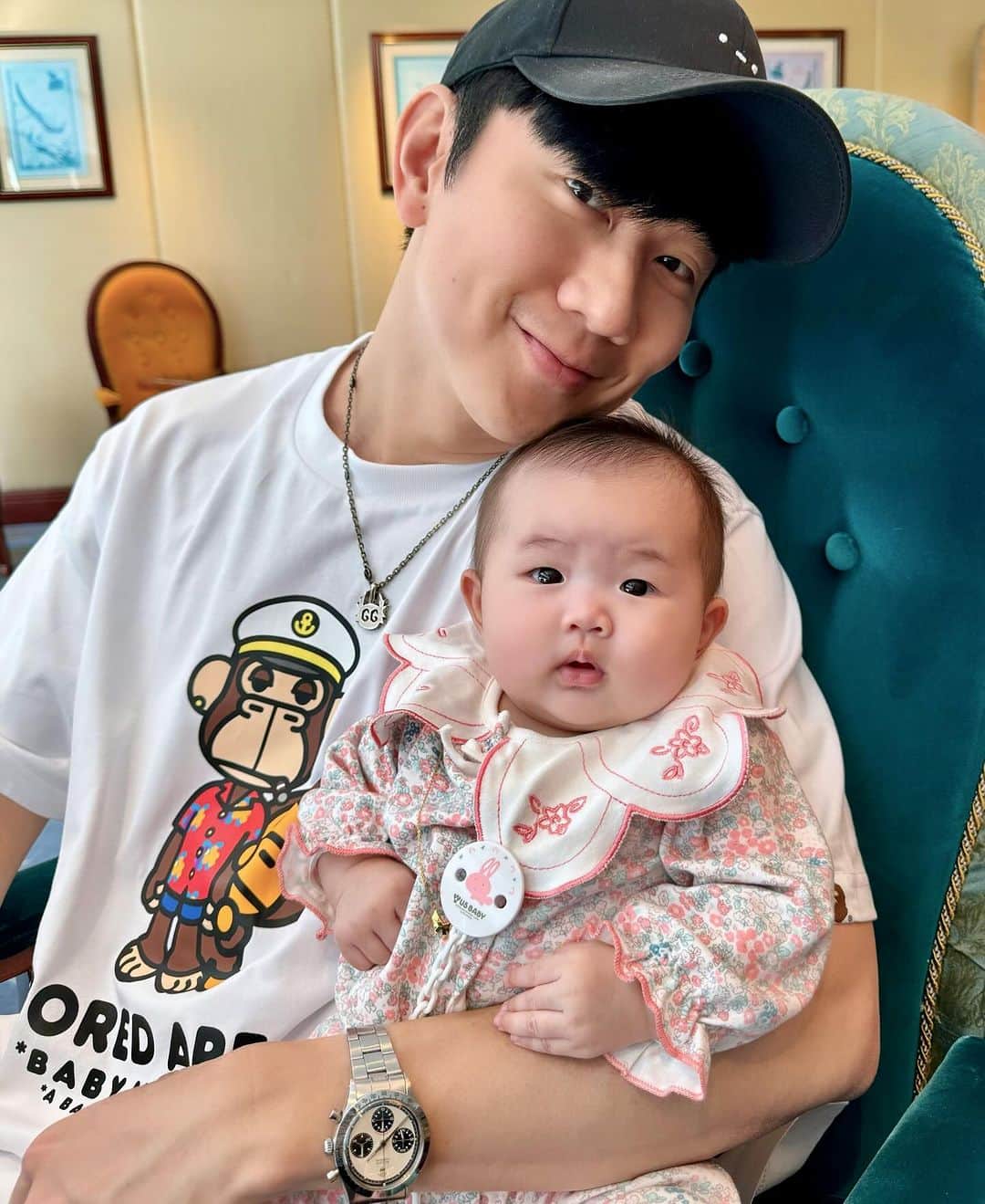 林俊傑のインスタグラム：「Hi Princess! @charlotte_cncbaby  公主好！ #niece」
