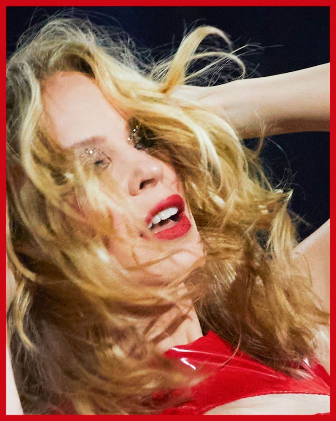 カイリー・ミノーグのインスタグラム：「ONE more sleep till I feel that Vegas High 🫧❤️」