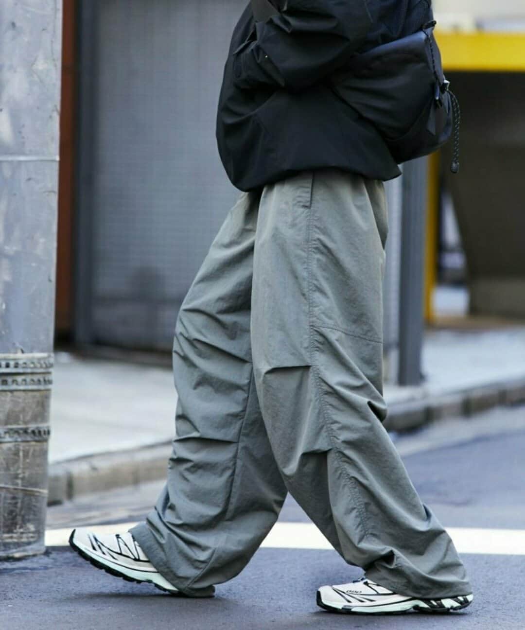 のインスタグラム：「会員限定10%OFF対象！ -鮮度溢れるバルーンシルエットで作成！-  タックを2箇所入れることで立体感のあるシルエットに仕上げた、ナイロンオーバーパンツ。 テックコーデやノームコアスタイルにぴったりなトレンド感のあるアイテムです！  FREAK'S STORE バルーンシルエット ナイロン オーバーパンツ 問い合わせNo.1043248901132 価格:¥7,480(tax in) →10%OFF ¥6,732(tax in) カラー:グレー/ブラック/ベージュ/オリーブ サイズ:S/M/L  ▶︎画像をタップして商品情報をチェック！ ※価格が変動することもございますので、予めご了承ください。  ≪開催中のキャンペーン≫ 会員限定10％OFFで気になっていたアイテムをゲット❗️ さらにタイムセールと最大2,000円オフのクーポンも😳 ▶詳細はTOPページ( @freaksstore_official )のURLからNewsをご覧ください。  ｰ ｰ ｰ ｰ ｰ ｰ ｰ ｰ ｰ ｰ ｰ ｰ ｰ ｰ ｰ ｰ ｰ ｰ ｰ ｰ ｰ ｰ ｰ ｰ ｰ ｰ ｰ ｰ ｰ ｰ ｰ ｰ ｰ ｰ ｰ ＠daytona_park FREAK'S STORE,PUBLUX,Freada,Vitamix等のファッションからライフスタイルまで幅広いブランドを取り扱うモールです。 ｰ ｰ ｰ ｰ ｰ ｰ ｰ ｰ ｰ ｰ ｰ ｰ ｰ ｰ ｰ ｰ ｰ ｰ ｰ ｰ ｰ ｰ ｰ ｰ ｰ ｰ ｰ ｰ ｰ ｰ ｰ ｰ ｰ ｰ ｰ  #freaksstore #フリークスストア #freaksstore23fw #freaksstoreofficial#freaksstore_men」