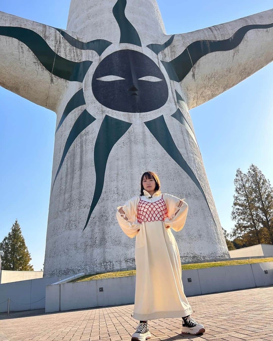 架乃ゆらさんのインスタグラム写真 - (架乃ゆらInstagram)「念願の！万博記念公園へロケでお邪魔しました！！  太陽の塔最高にかっこよかった…ずーーっと見てたかったな〜  太陽の塔意識コーデだったのですが、完全にマヨネーズになりました🥚」11月3日 16時16分 - kano__yura