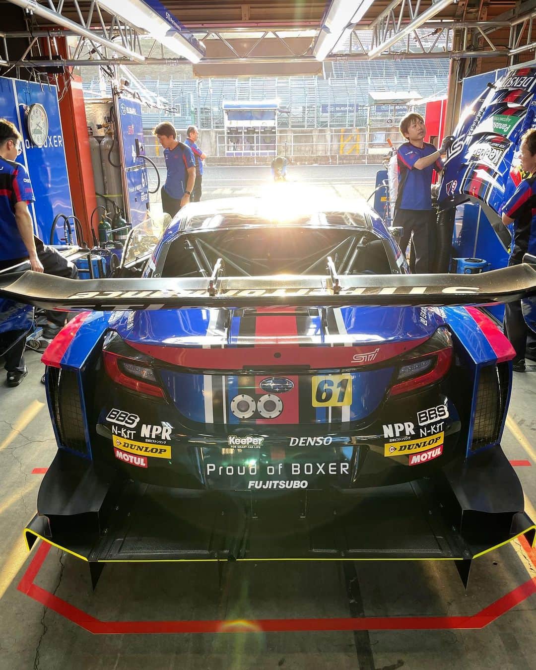 のインスタグラム：「いよいよスーパーGTも最終戦。チームの皆さん、ファンの皆さんと共に悔いなきレースを！笑顔で終わろう！」