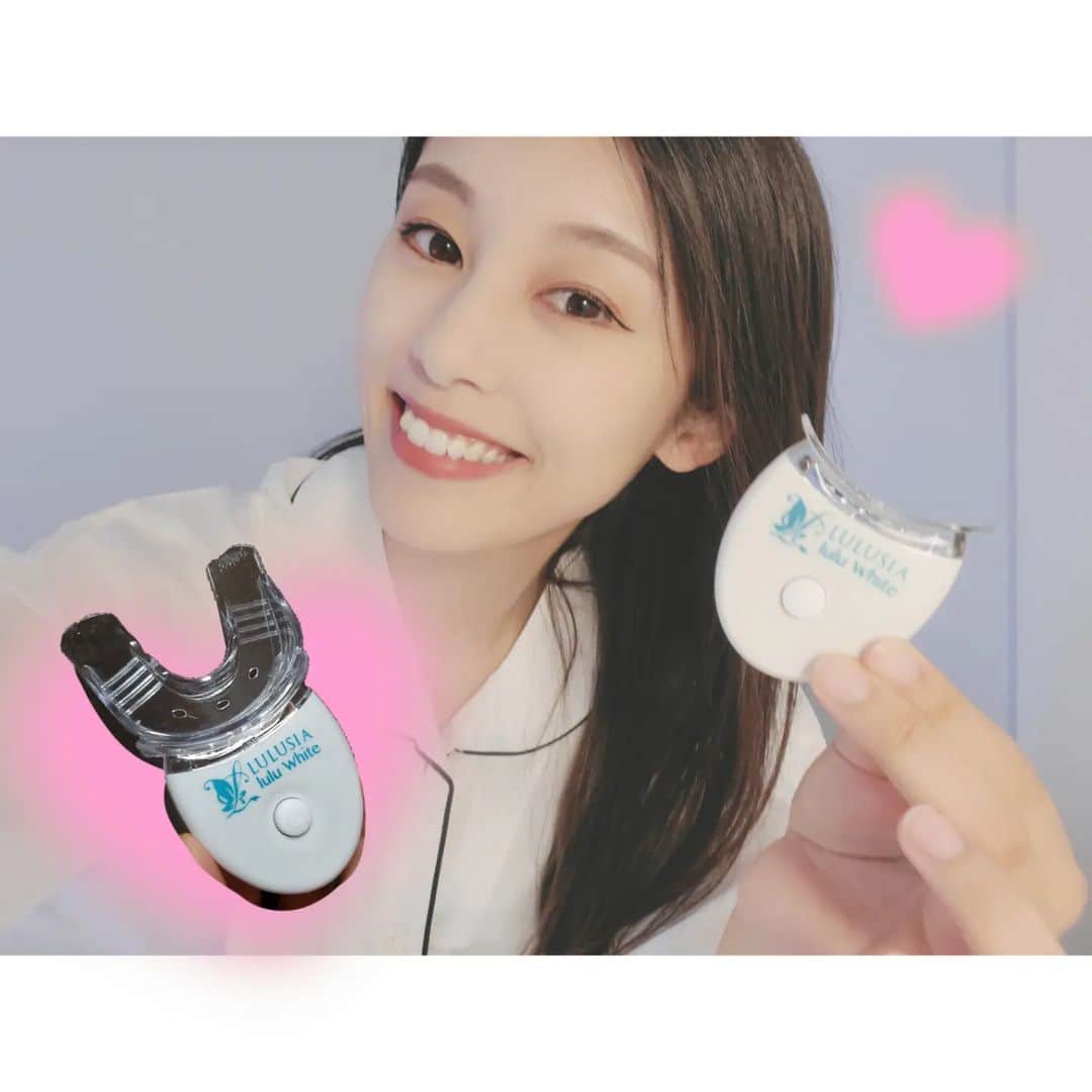 杉原枝利香さんのインスタグラム写真 - (杉原枝利香Instagram)「#smile 😀✌  ルルシアさん(@lulusia_official )の「ルルホワイト(薬用ホワイトニングジェル)」✨ 自宅でホワイトニング！ホワイトニングシートみたいなのは使ったことあるけど、ジェル&LEDライトの本格的なホワイトニングは初めて！それが自宅で出来ちゃうのってすごい✨ 私は仕事柄、歯はすっごく気にする！ でも着色しやすいタイプなんだよね^^; だから定期的に歯医者さんでクリーニングはしてもらってる！ただ、歯の黄ばみってクリーニングでは良くならない。最近犬歯だけすごく黄色っぽいから気になってて😭 少しずつ明るくなってきた感じがして嬉しい✨ まだまだ続けるぞ〜⸜(*´ᗜ`*)⸝💗  @narrow_official −−−−−−−−−−−−−−−−−−− #ピンクリボンコンテスト2023 参加中！ イイネやコメントで応援してね💗 −−−−−−−−−−−−−−−−−−− #ピンクリボン運動 #ピンクリボン #ルルホワイト #ホワイトニング #セルフホワイトニング #ホームホワイトニング #ポリリン酸 #白い歯　 #デンタルケア #デンタルビューティー #美歯は自分だけのアクセサリー #デンタルビューティー #おうち時間 #おこもり美容」11月3日 16時33分 - erikasugihara