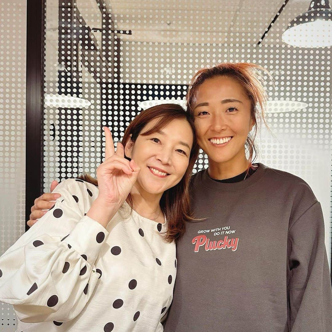 日々野真理のインスタグラム：「先日永里優季選手のファンミーティングが、都内で開催されました(^^)  懐かしい話も、楽しい話もありましたが、 何より、なるほど！と思う話もたくさん聞けました。  経験のみならず、 今尚成長をし続けるスーパーな選手です。  #永里優季選手 #ファンミーティング」